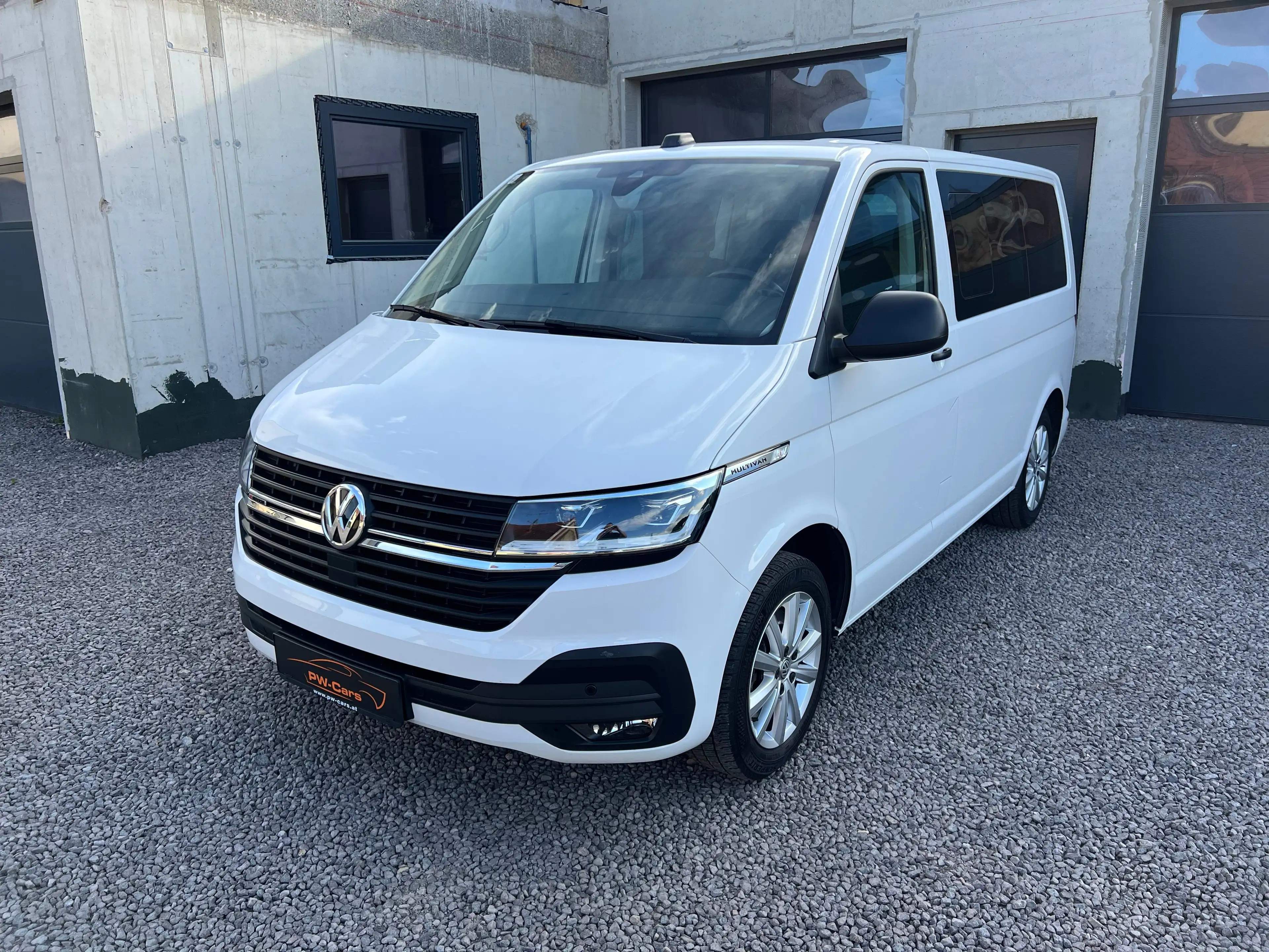 Volkswagen T6.1 Multivan Multivan 4MOTION DSG LED AHK FSH GRA KAMERA STHZ — photo 3