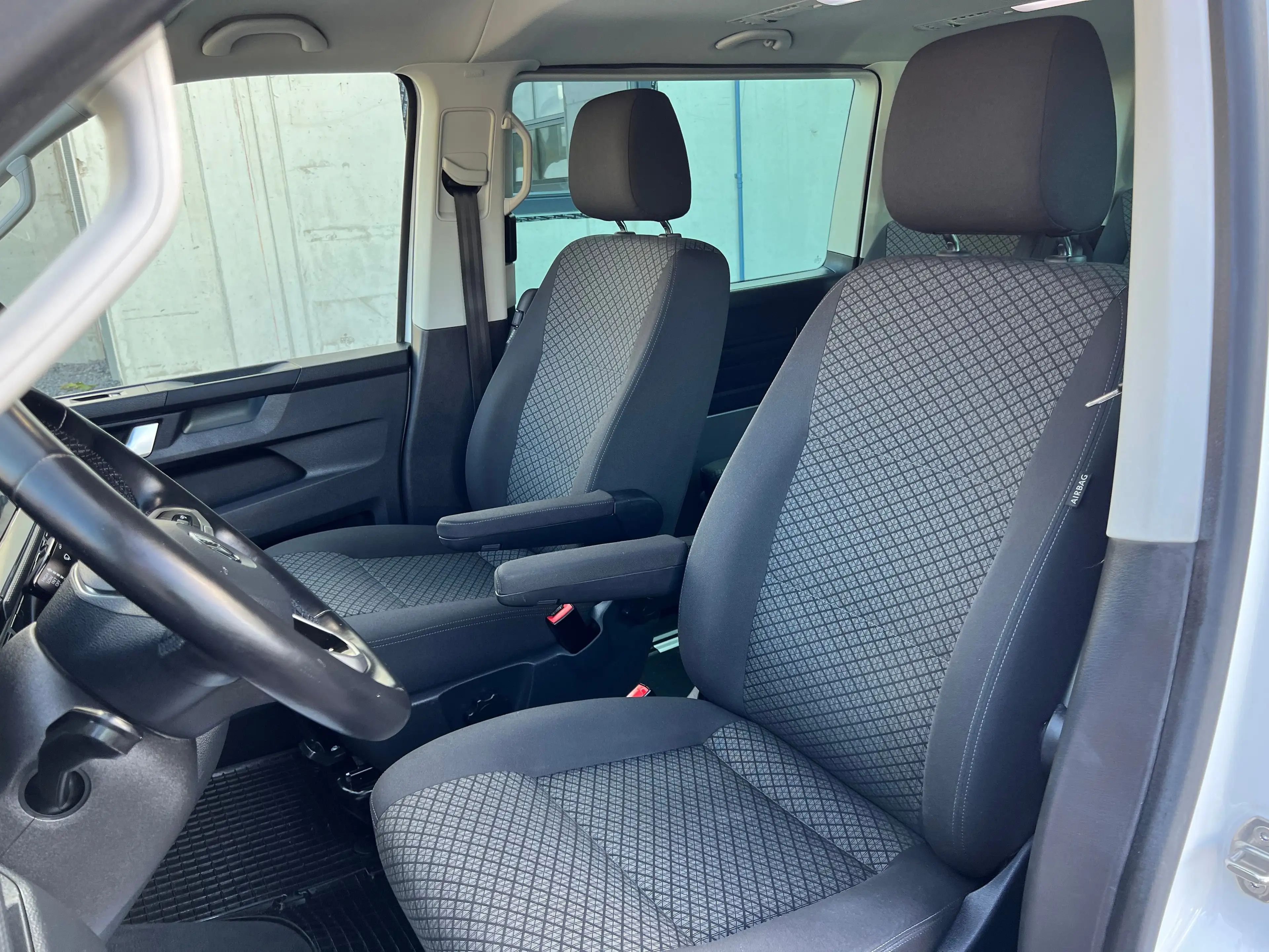 Volkswagen T6.1 Multivan Multivan 4MOTION DSG LED AHK FSH GRA KAMERA STHZ — photo 13