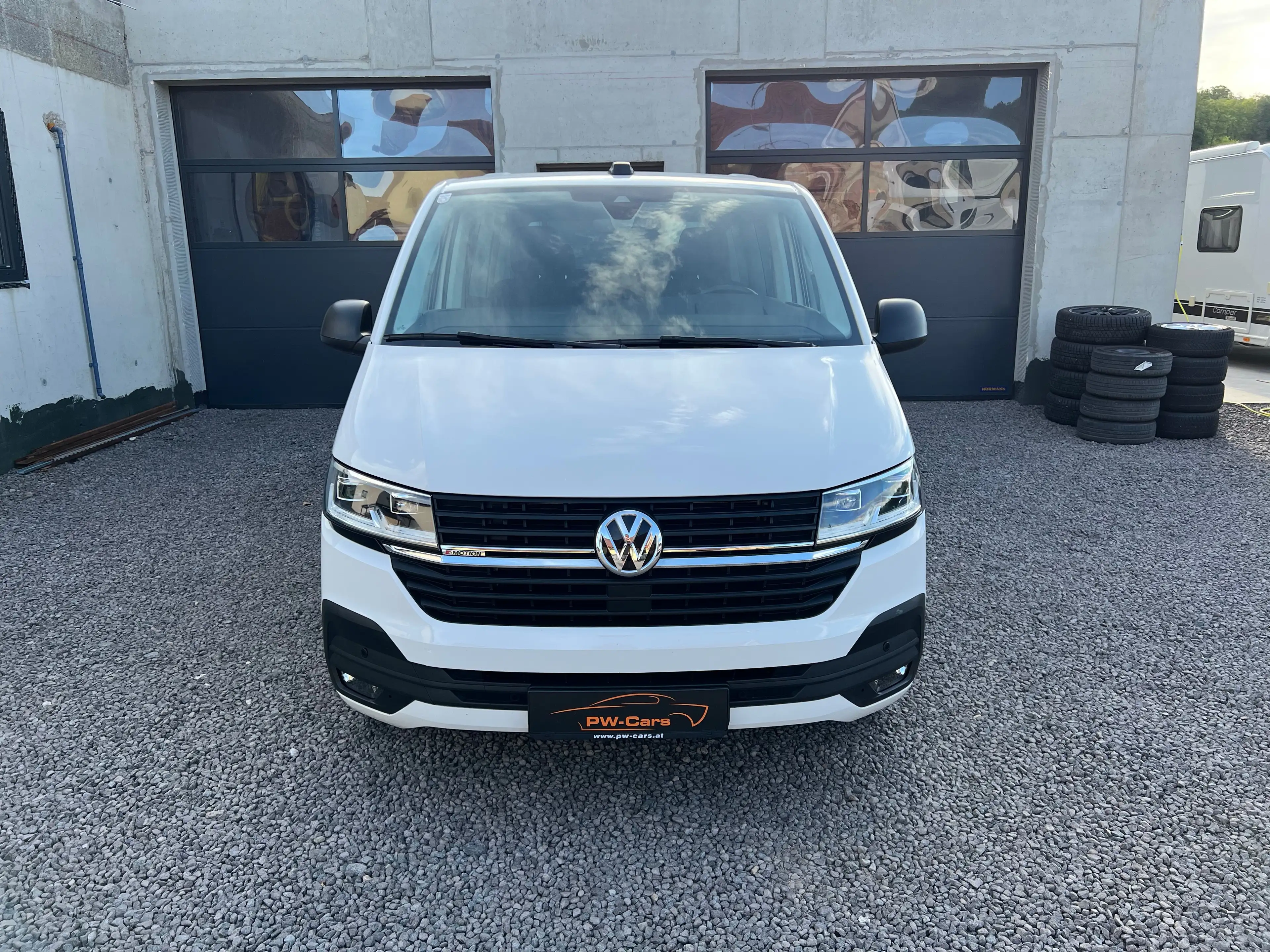 Volkswagen T6.1 Multivan Multivan 4MOTION DSG LED AHK FSH GRA KAMERA STHZ — photo 4