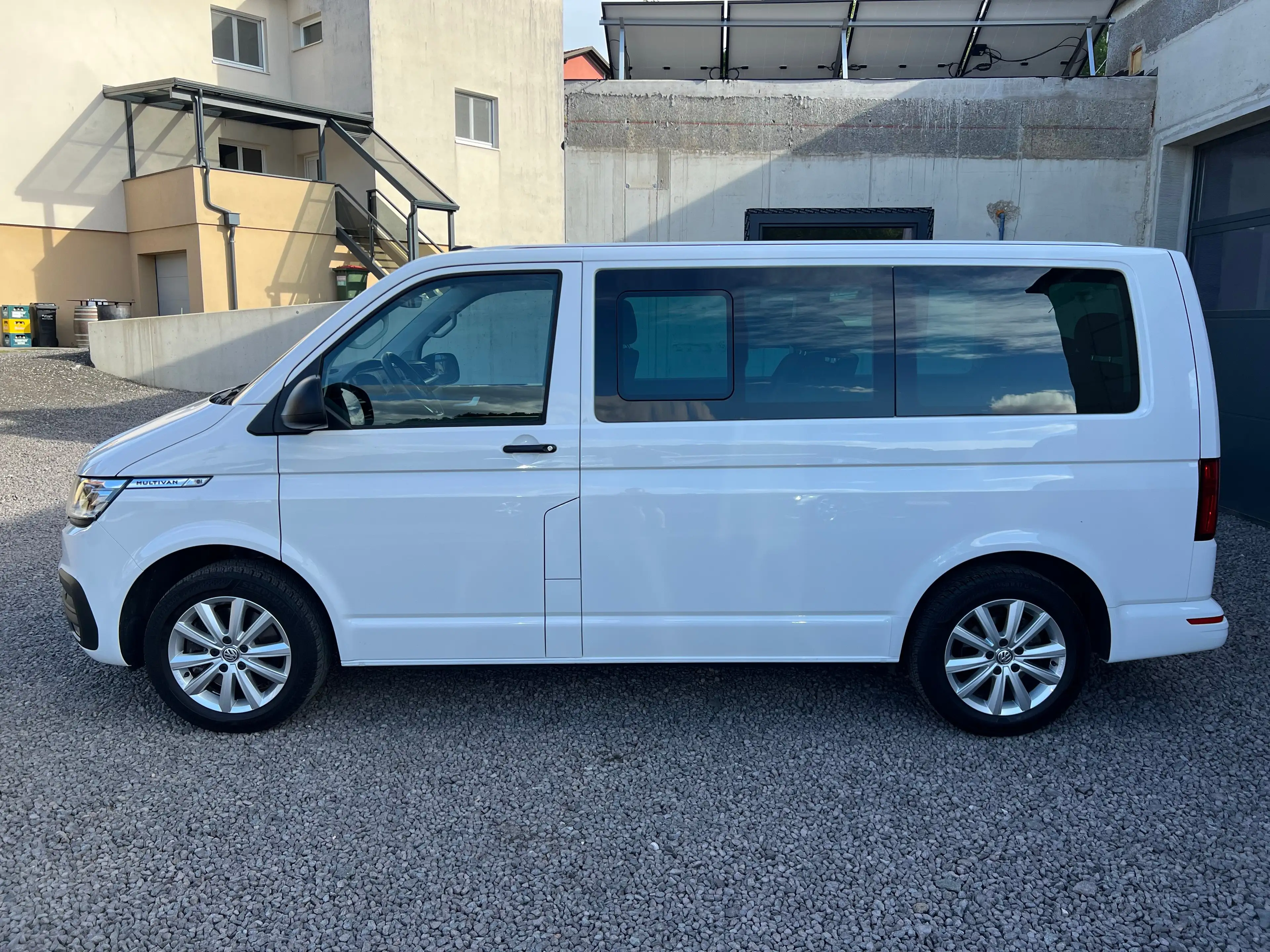 Volkswagen T6.1 Multivan Multivan 4MOTION DSG LED AHK FSH GRA KAMERA STHZ — photo 7