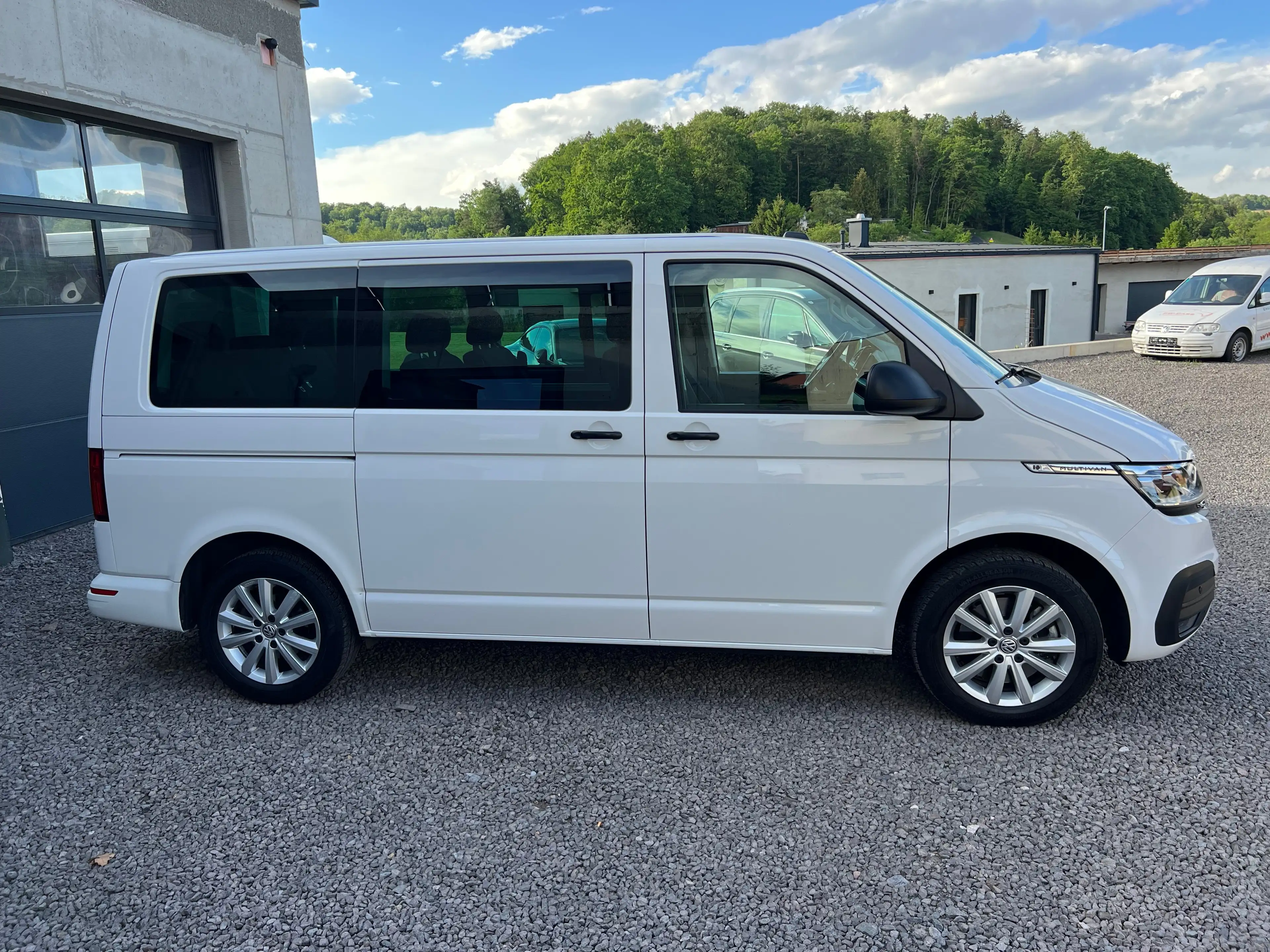 Volkswagen T6.1 Multivan Multivan 4MOTION DSG LED AHK FSH GRA KAMERA STHZ — photo 6