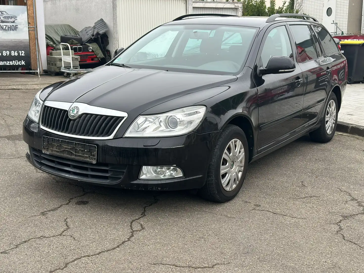 Skoda Octavia Ambiente Schwarz - 2