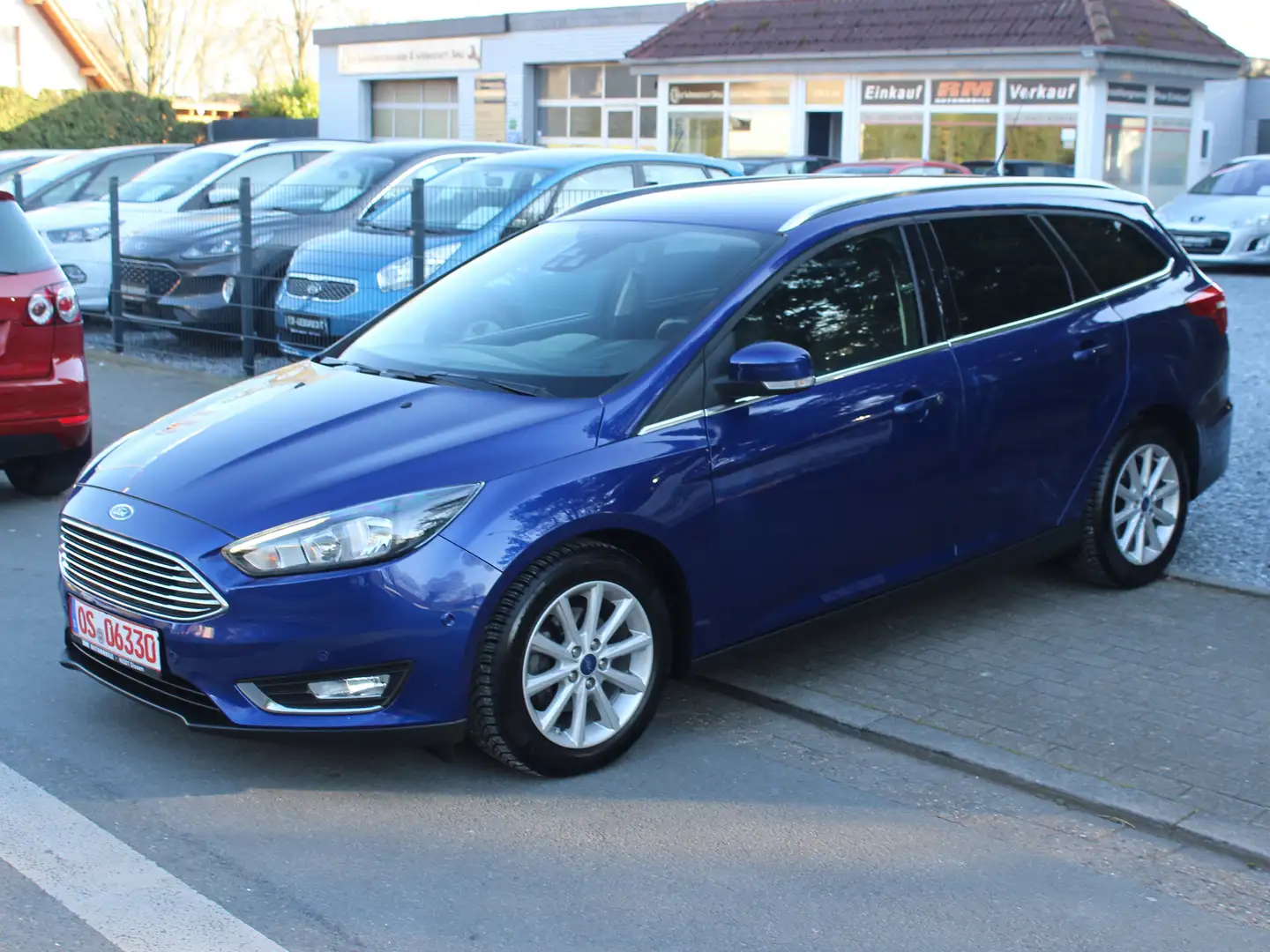 Ford Focus Titanium*Automatik*AHK*PDC*Finanzierung* Blau - 1