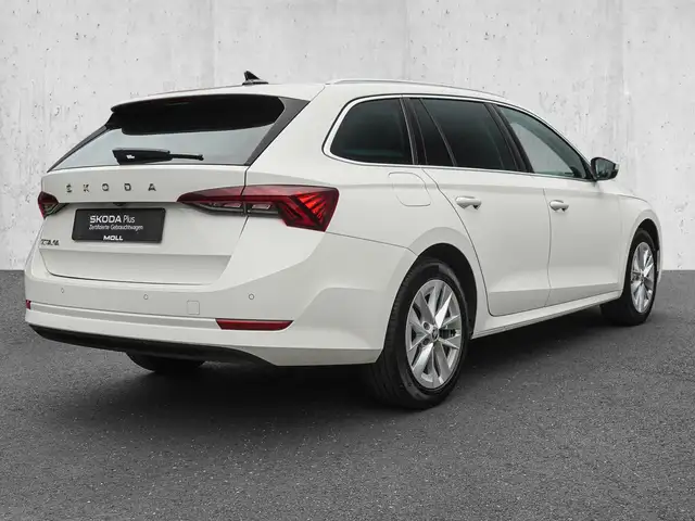 Skoda Octavia view 4