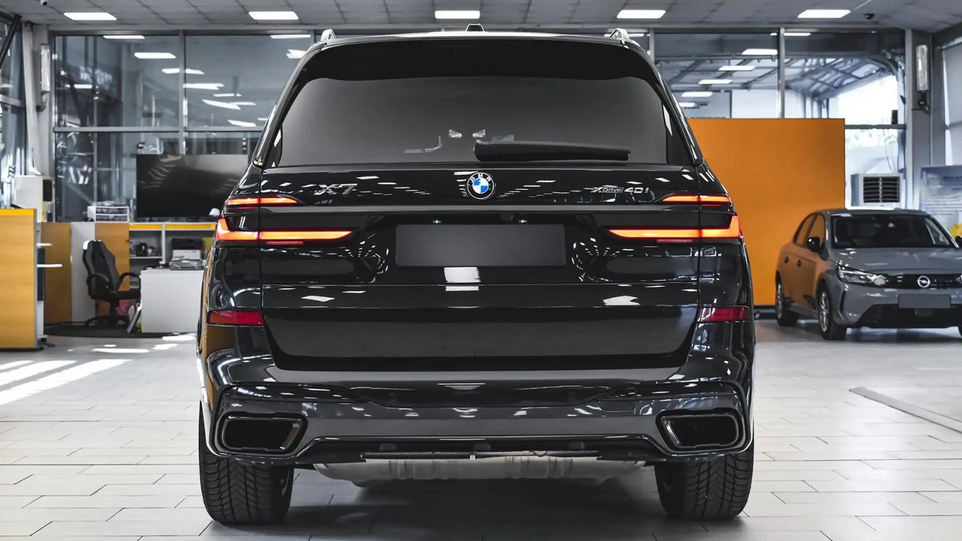BMW X7 xDrive40i M Sport Sportautomatic Schwarz - 2