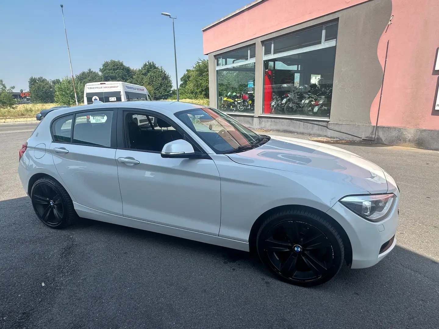 BMW 118 Serie 1 F/20-21 2011 118d 5p Sport Bianco - 2