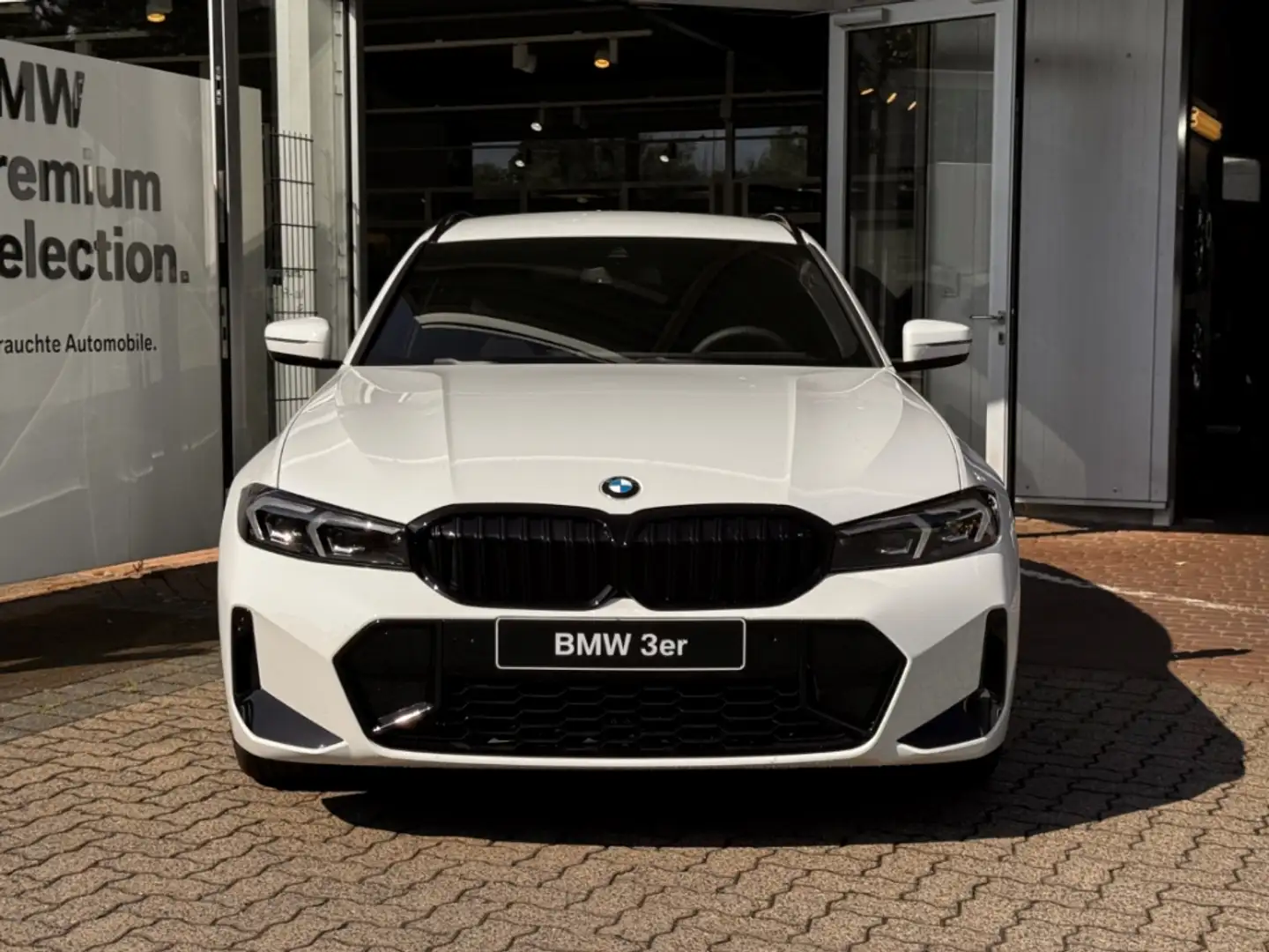 BMW 320 d Touring M-Sport Pro AHK LED Komf.ZG Park/Driv.As Weiß - 2