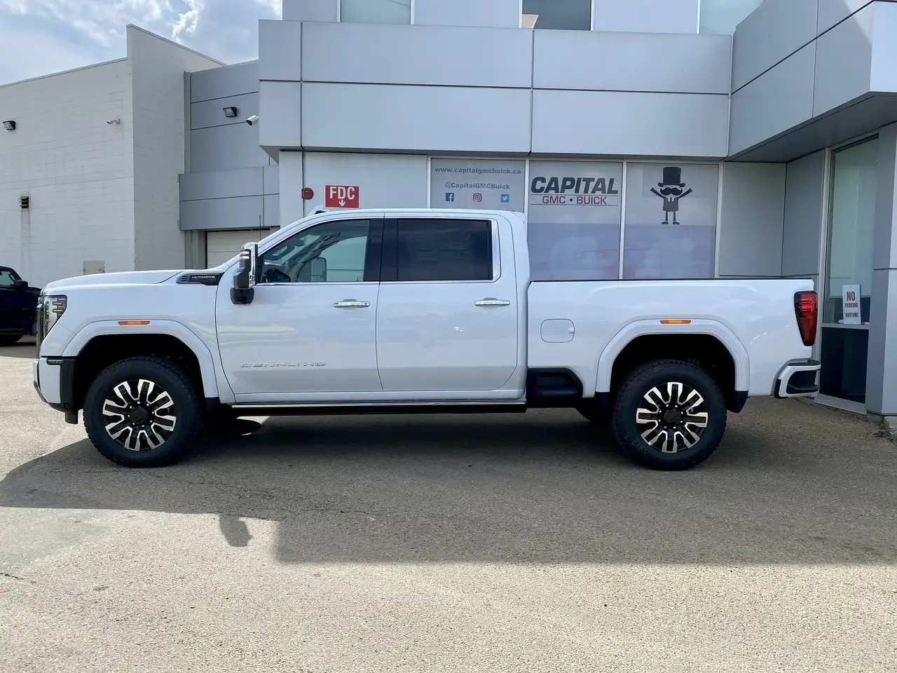GMC Sierra 3500HD снимка GMC Sierra 3500HD