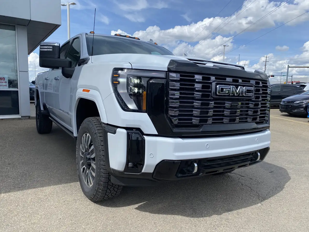 GMC Sierra 3500HD снимка GMC Sierra 3500HD