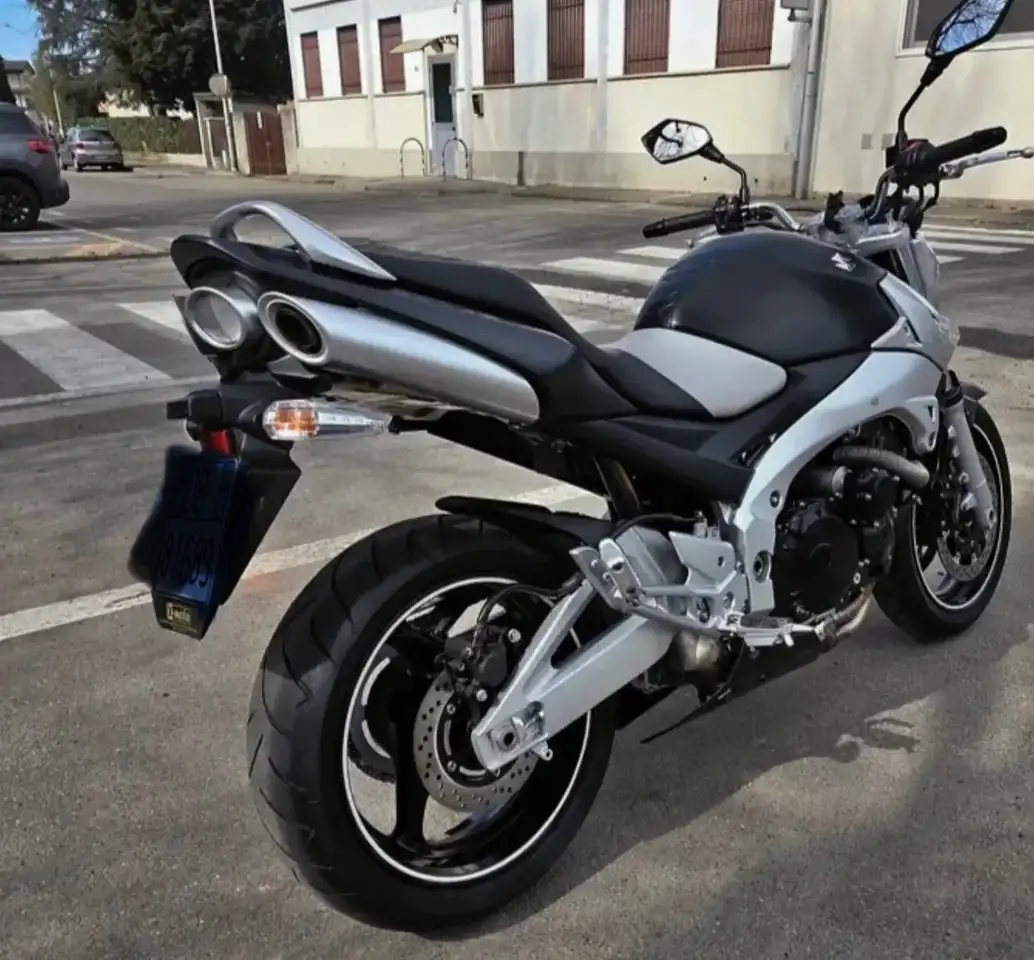 Suzuki GSR 600