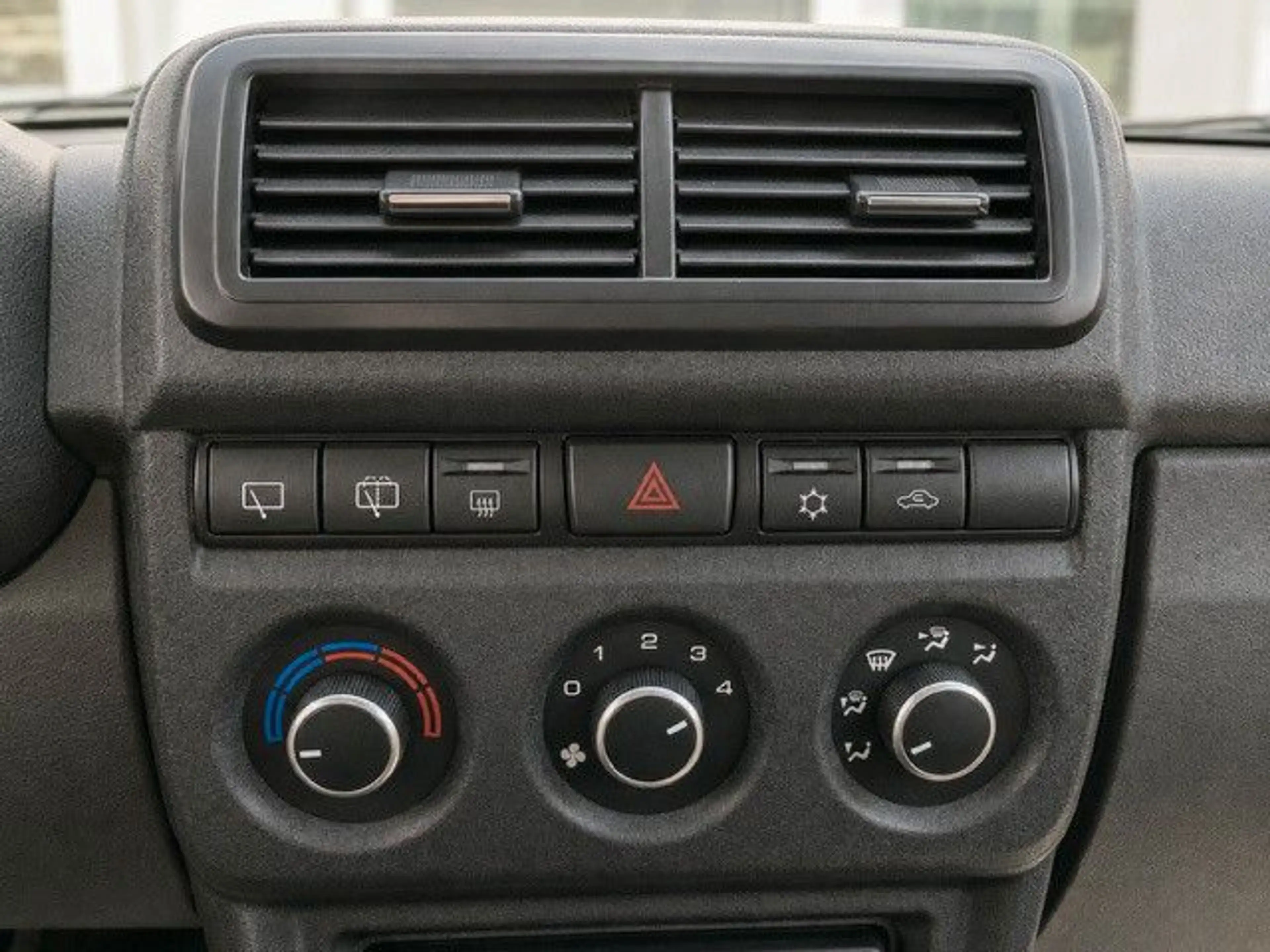 Lada Niva Taiga LEGEND 4x4 Klima Sitzheizung AHK 1,9t — photo 8