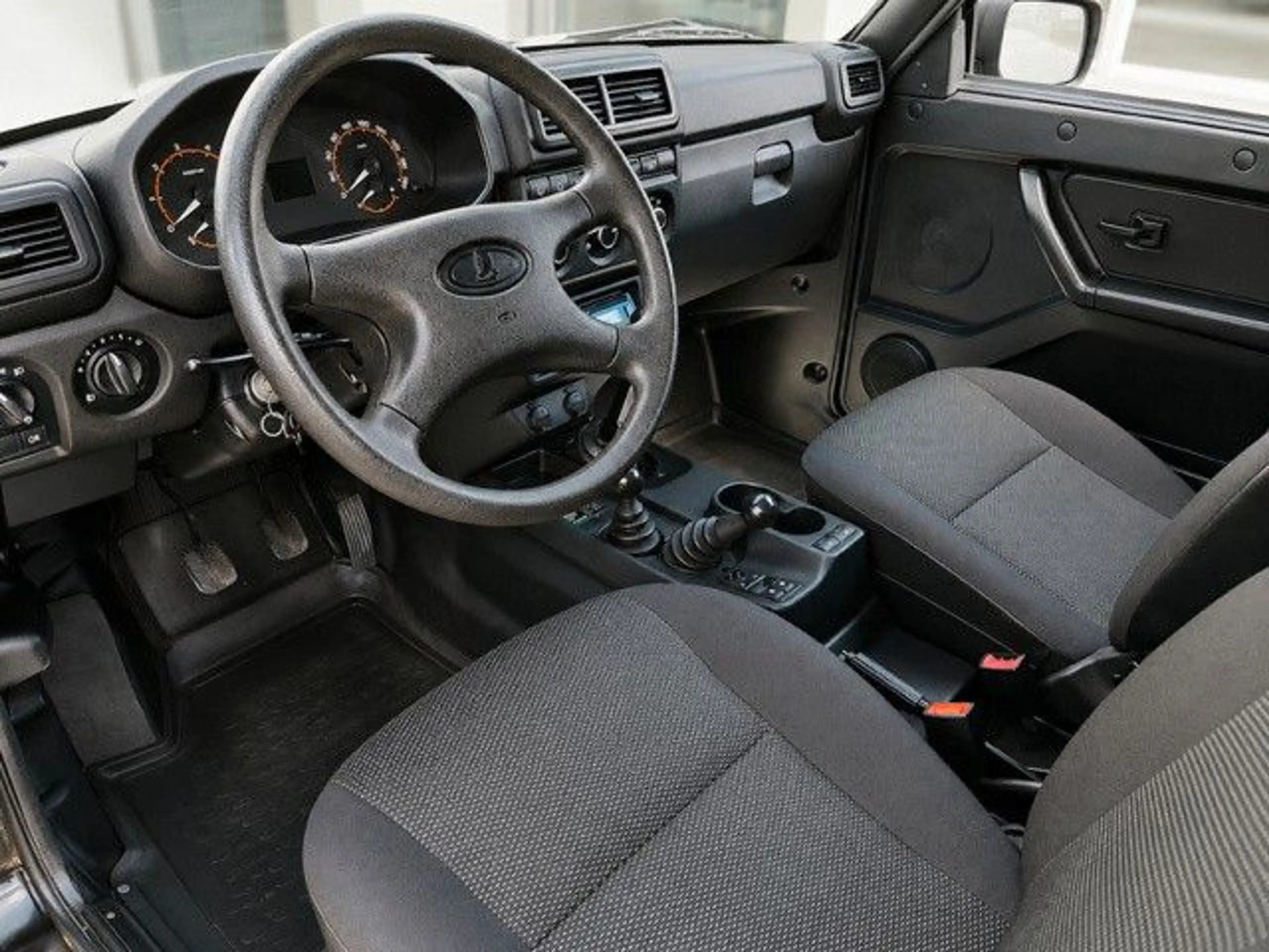 Lada Niva Taiga LEGEND 4x4 Klima Sitzheizung AHK 1,9t — photo 6