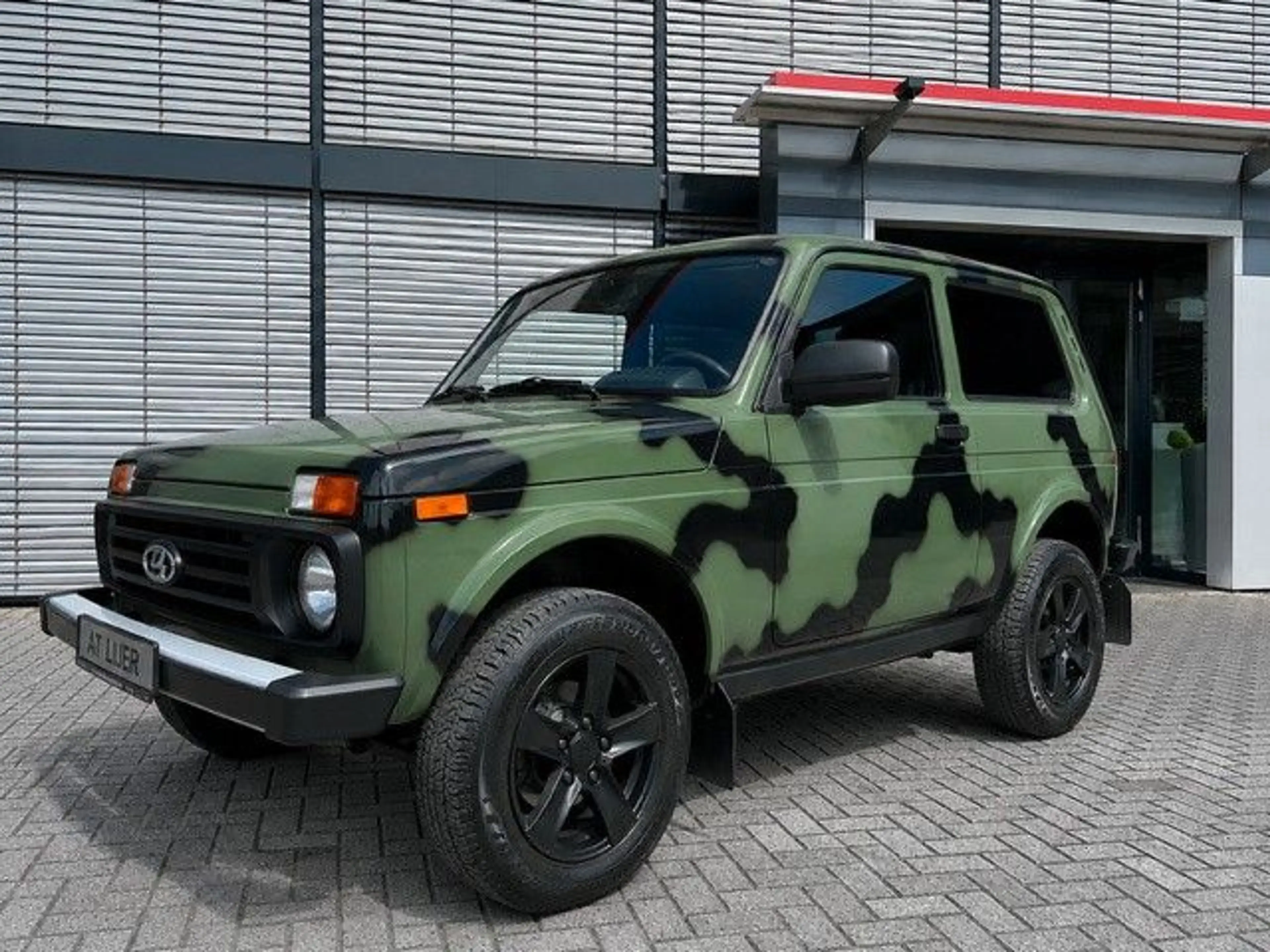 Lada Niva Taiga LEGEND 4x4 Klima Sitzheizung AHK 1,9t
