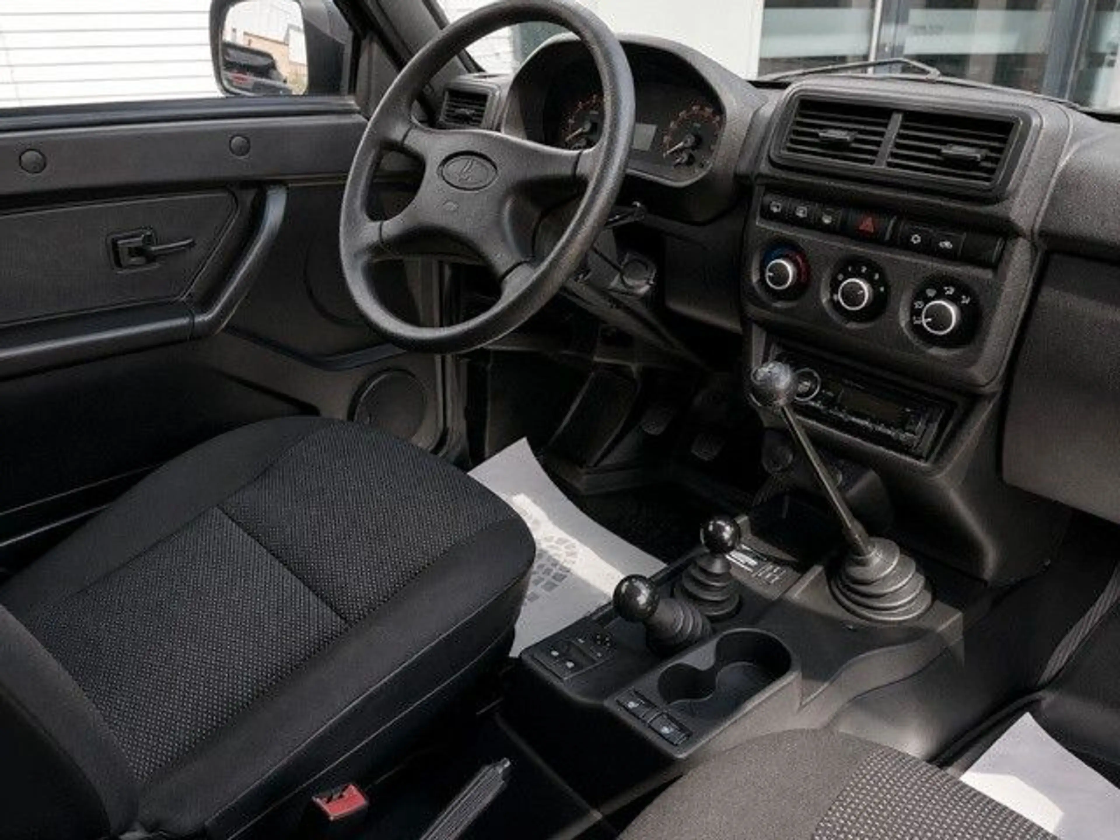 Lada Niva Taiga LEGEND 4x4 Klima Sitzheizung AHK 1,9t — photo 12