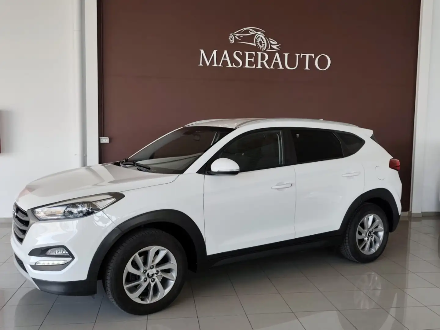 Hyundai TUCSON 1.7CRDI BD Link 4x2 115 Blanco - 1