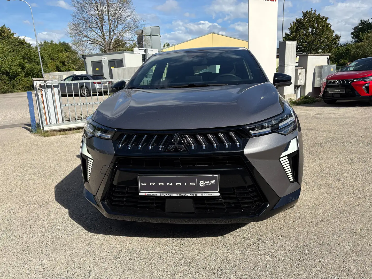 Mitsubishi Grandis 1,8 HEV Invite Aut. /incl. Winterräder Grau - 2