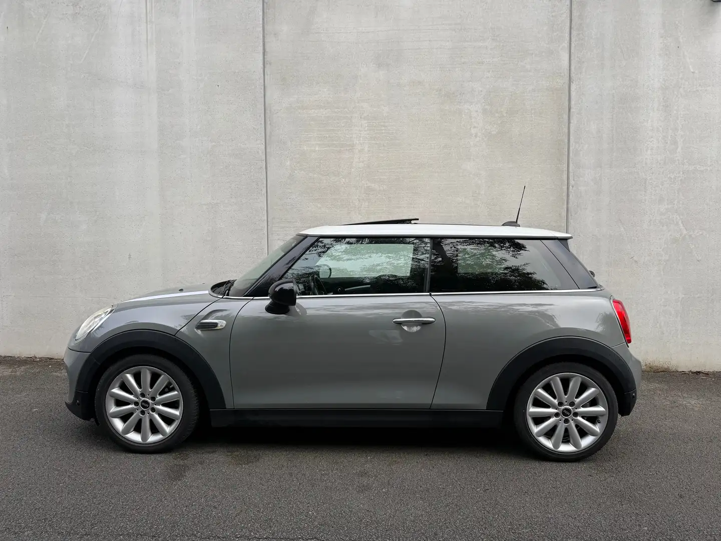 MINI Cooper 1.5 Automatique / Full options / État neuf ! Grijs - 2