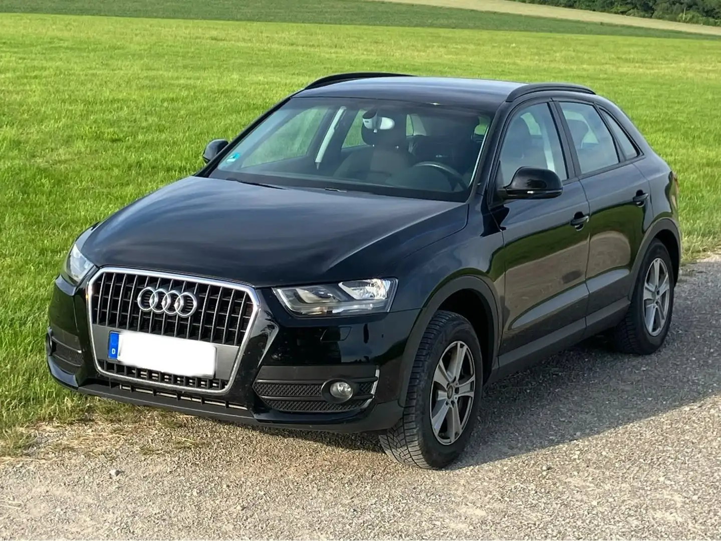 Audi Q3 1. Hand, TÜV neu, Anhängek., Scheckheftgepfl Black - 1
