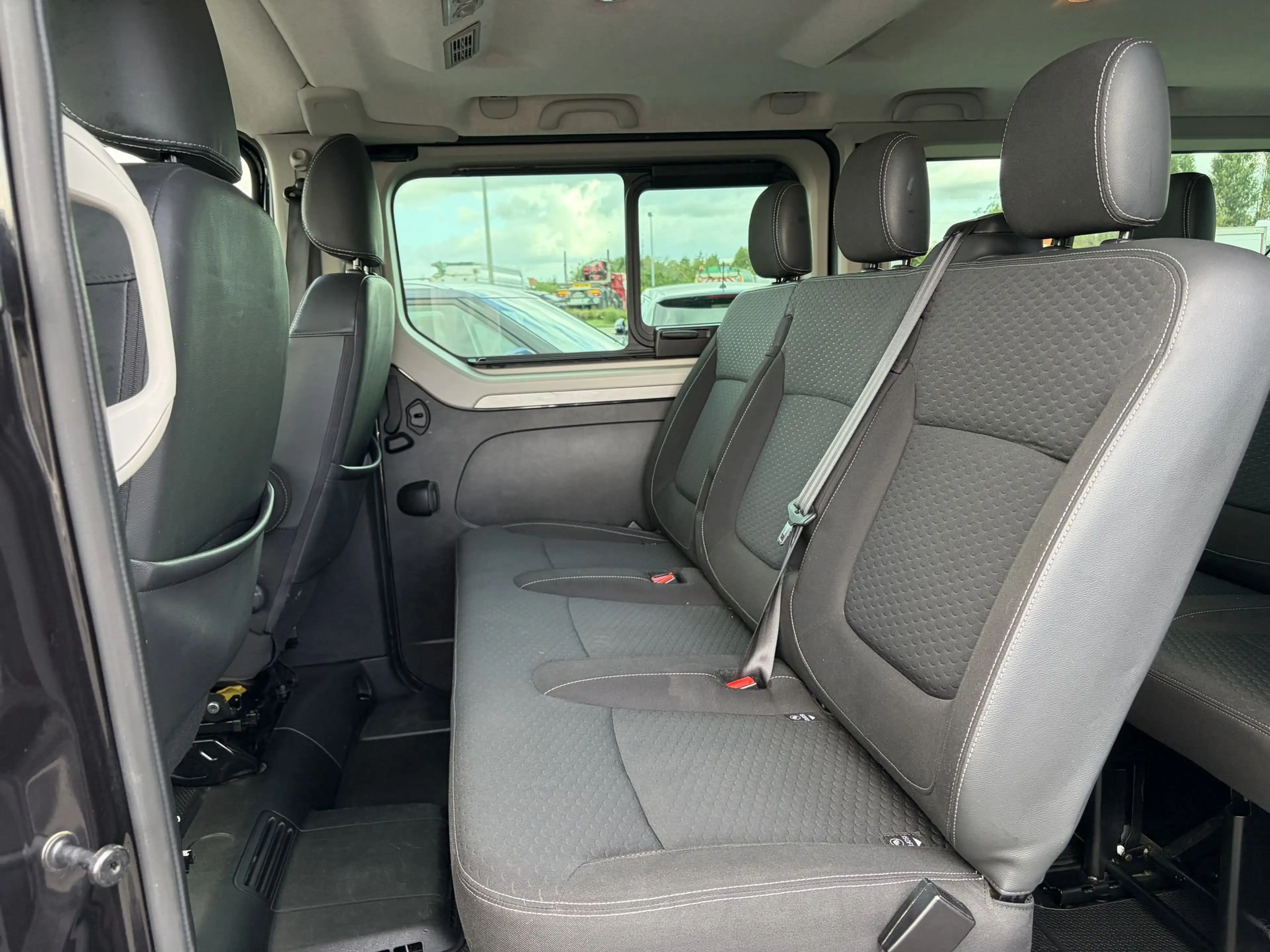 Opel Vivaro 8 Zit Plaatsen / Camera / Keyless / Dubbele Schuifdeur / Navigatie / Cruise Control / — photo 13
