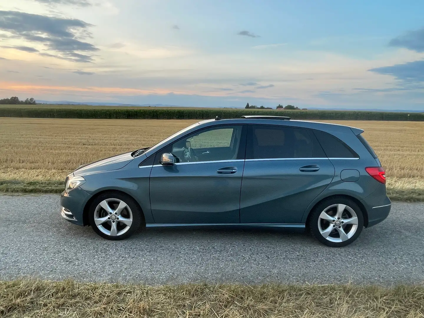 Mercedes-Benz B 180 B 180 CDI BlueEfficiency A-Edition Plus DPF Aut. A-Edition PLUS Blau - 1