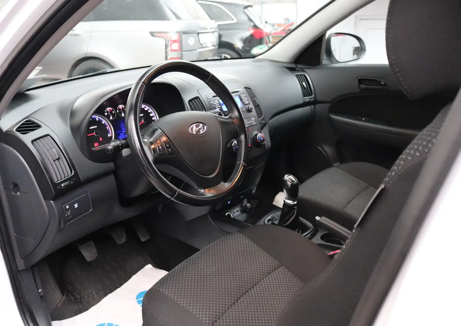 Hyundai i30 FIFA WM Edition Klima*2xSHZ*SteuerketteNEU* Blanc - 2