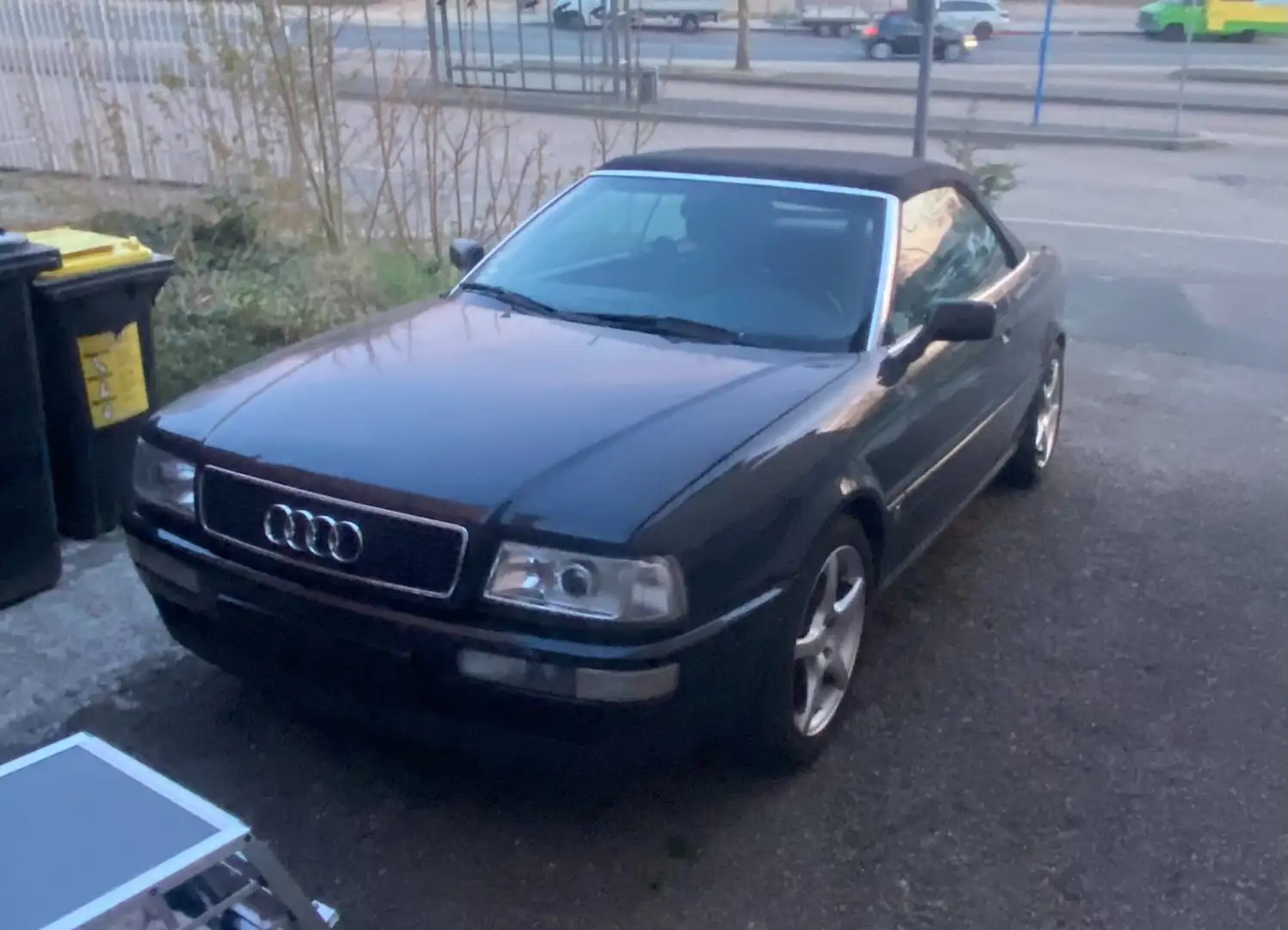 Audi Cabriolet Cabriolet 2.3l Negru - 1