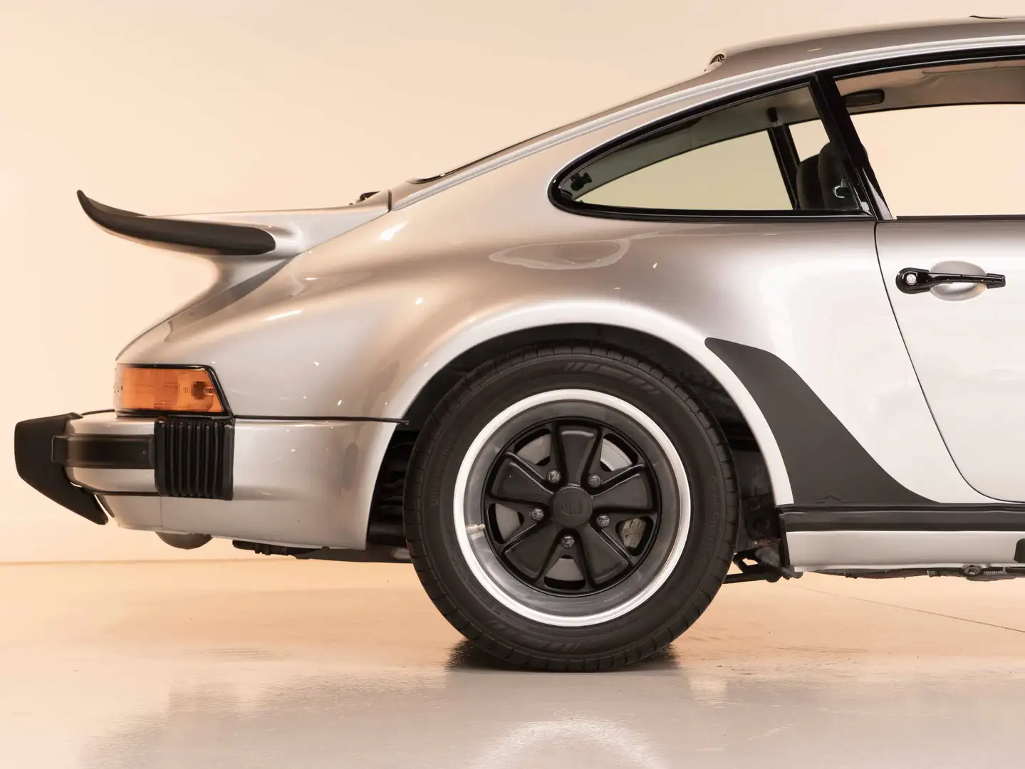 Porsche 911 3.0 Turbo Matching Numbers German first delivery Silber - 1