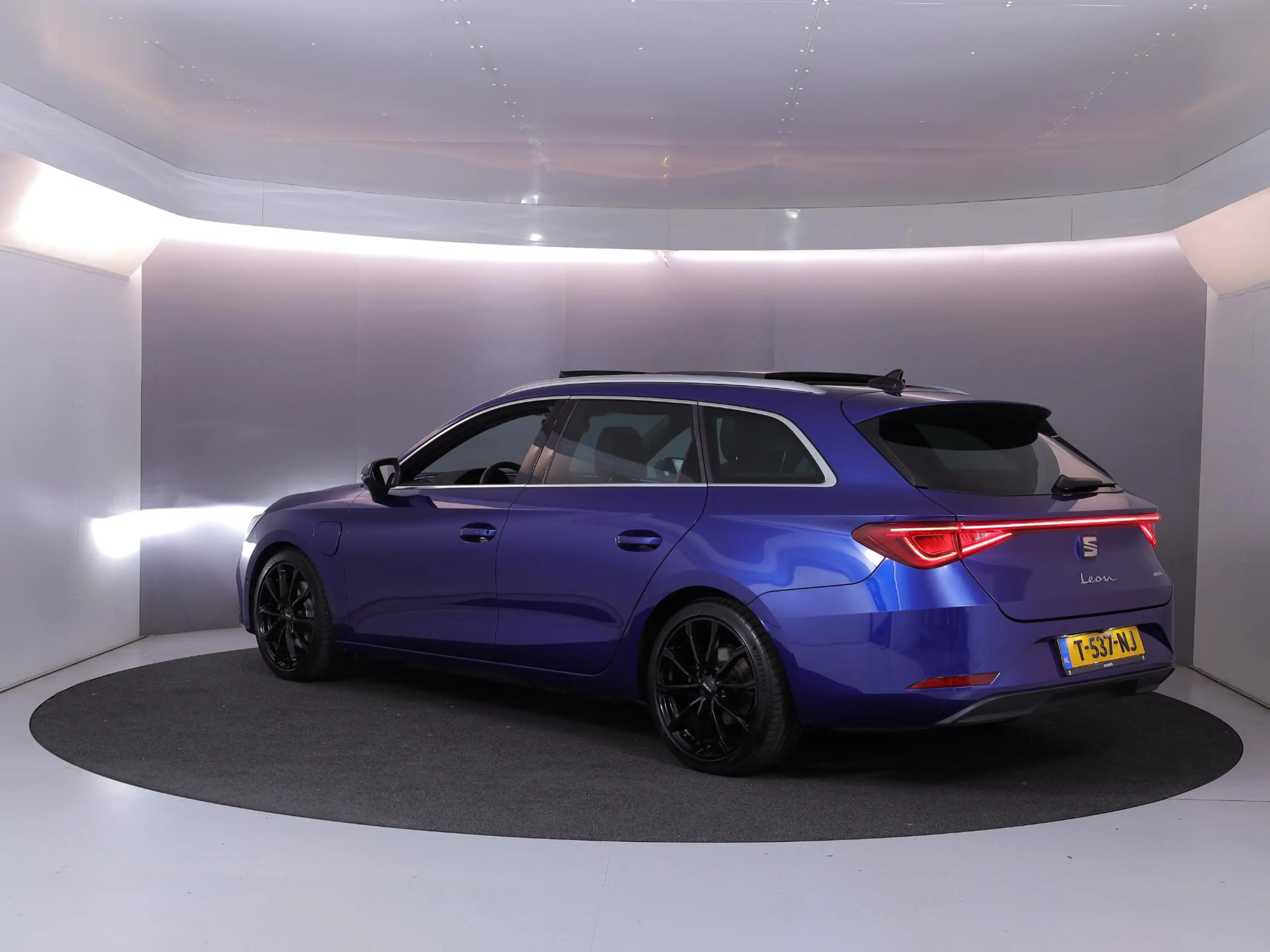 SEAT Leon e-Hybrid Sportstourer 1.4 TSI eHybrid PHEV FR 204pk | Panor — photo 3