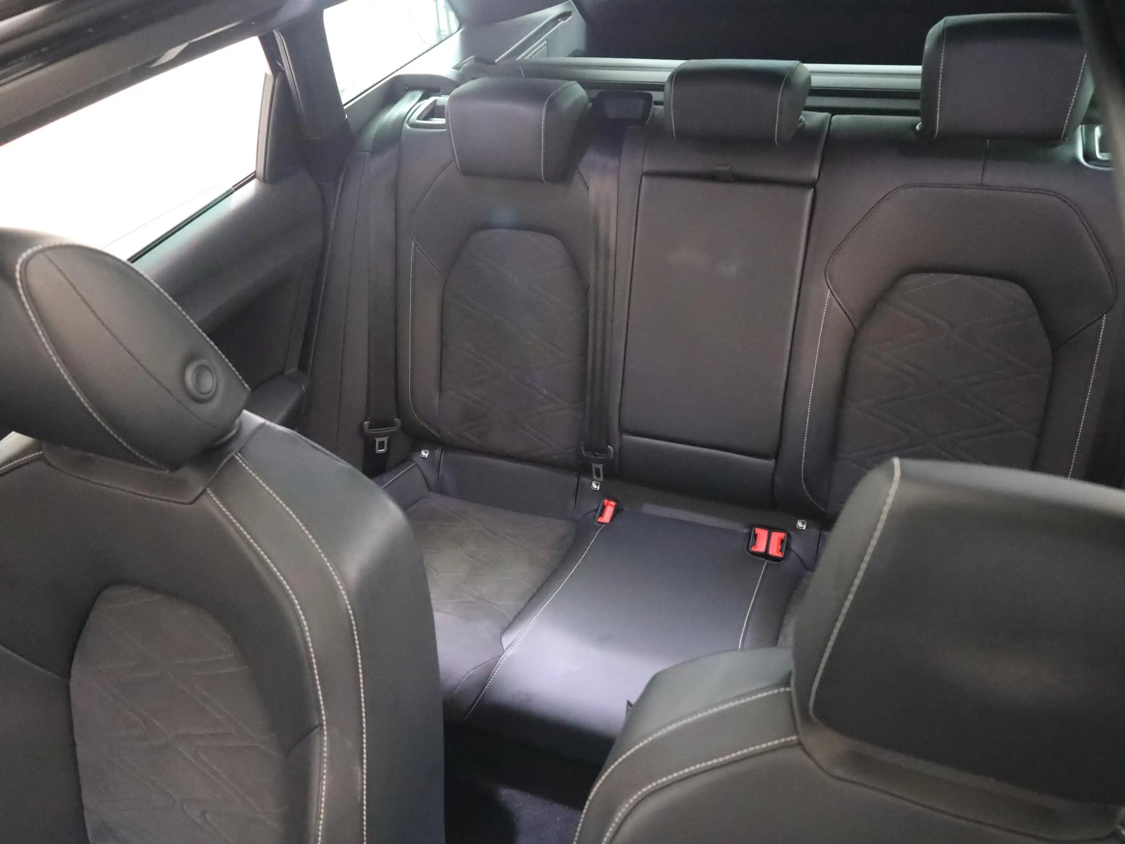 SEAT Leon e-Hybrid Sportstourer 1.4 TSI eHybrid PHEV FR 204pk | Panor — photo 10