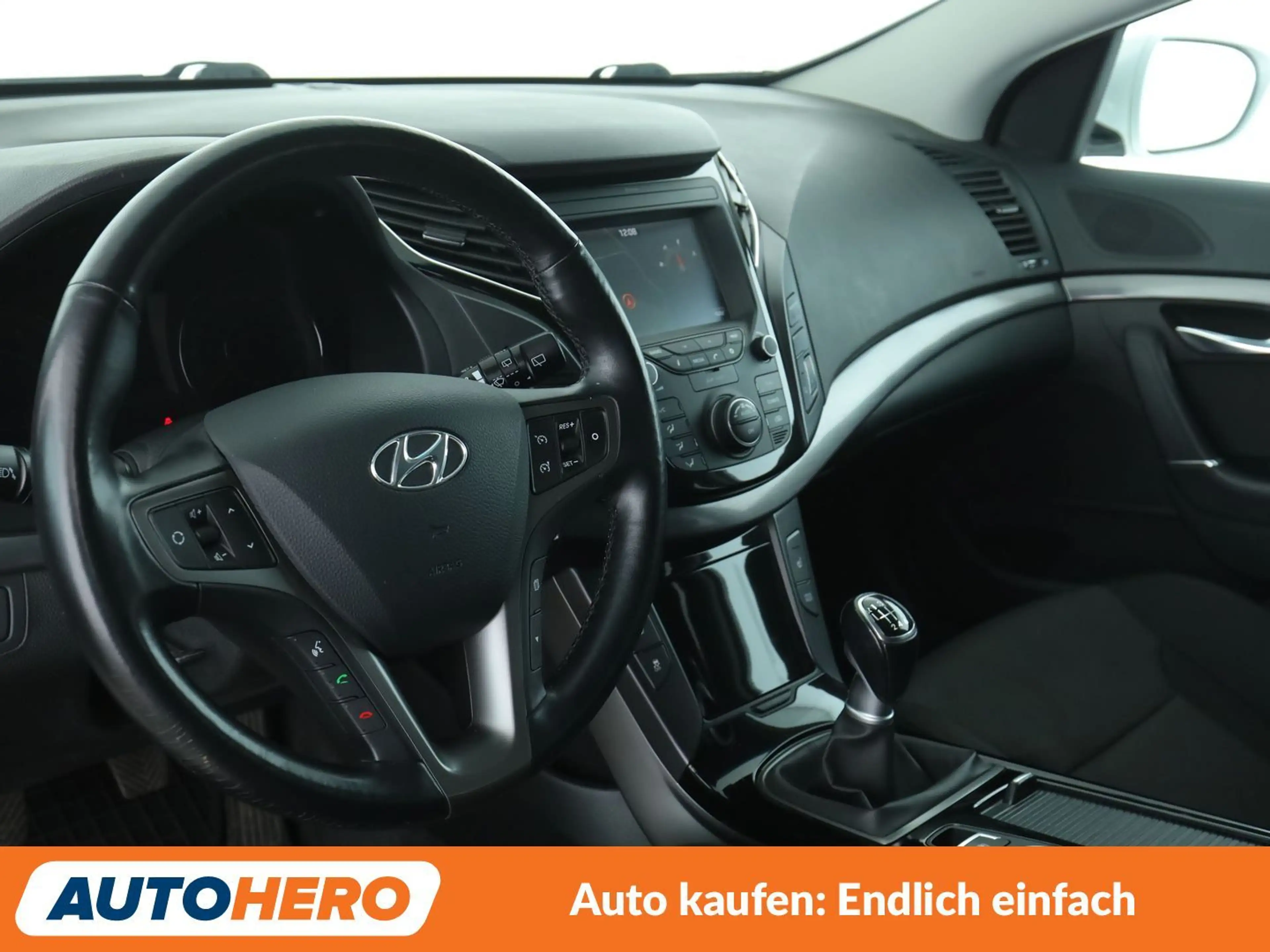 Hyundai i40 2.0 GDI Trend*NAVI*CAM*PDC*SHZ*KLIMA*TEMPO* — photo 11