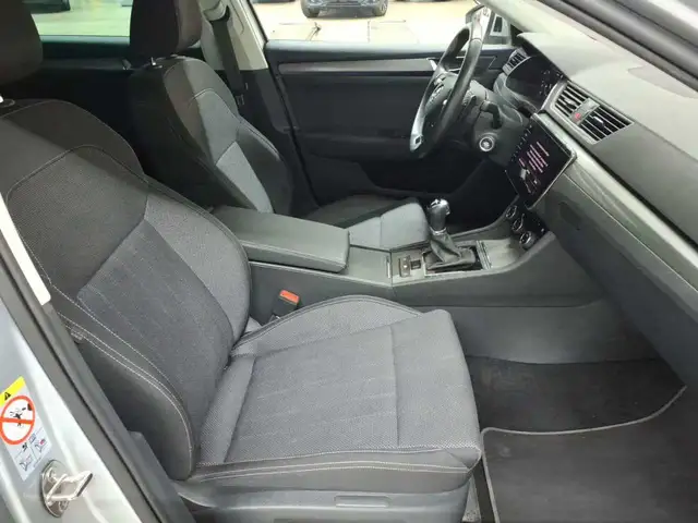 Skoda Superb view 7