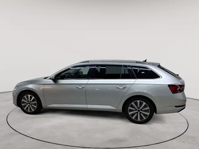 Skoda Superb view 6