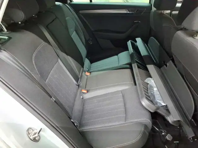 Skoda Superb view 13
