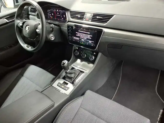 Skoda Superb view 9