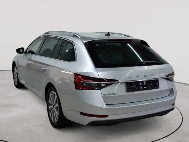 Skoda Superb view 5
