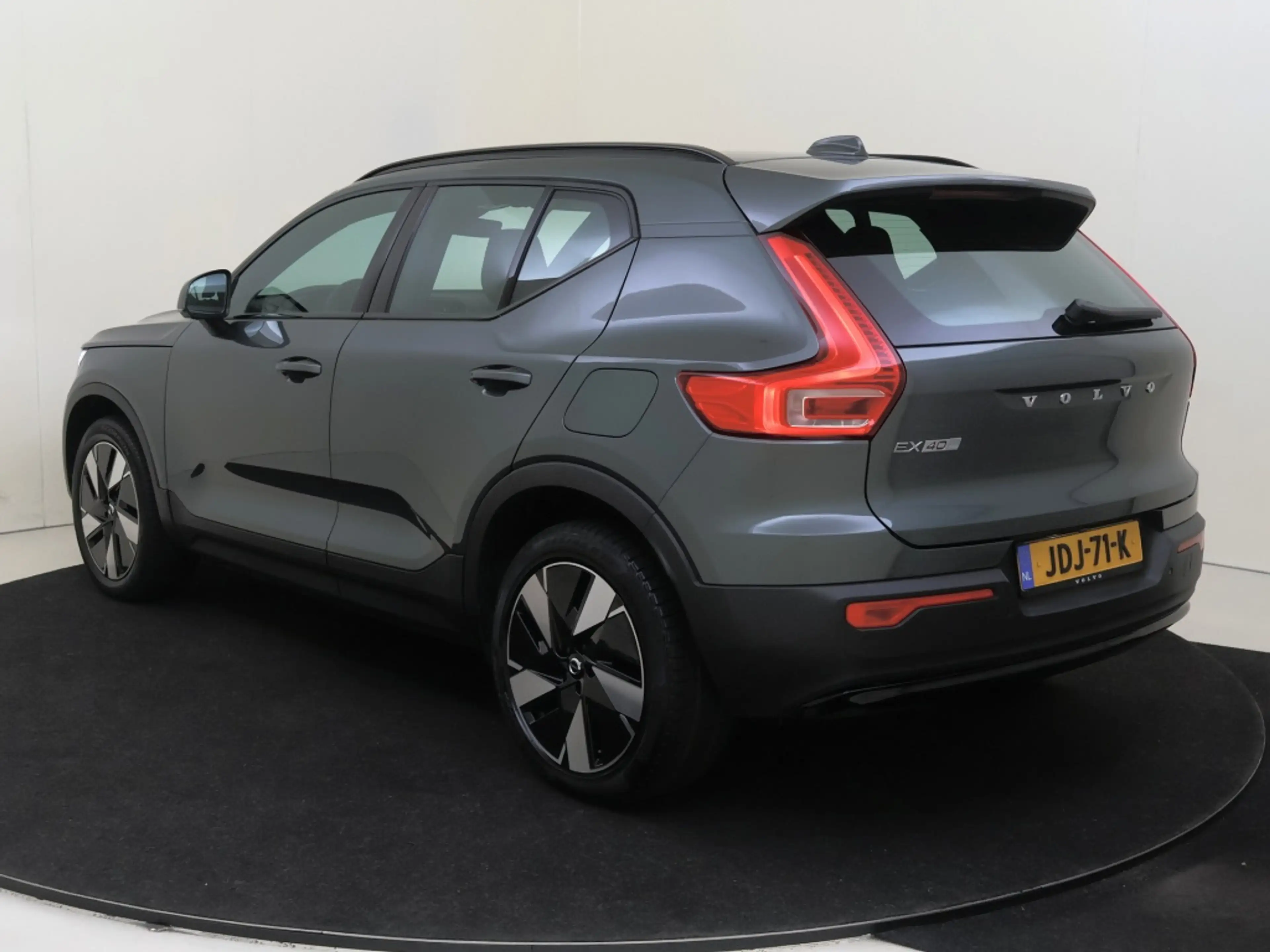 Volvo EX40 Extended Plus 82 kWh | Trekhaak | All-Seasonbanden — photo 4