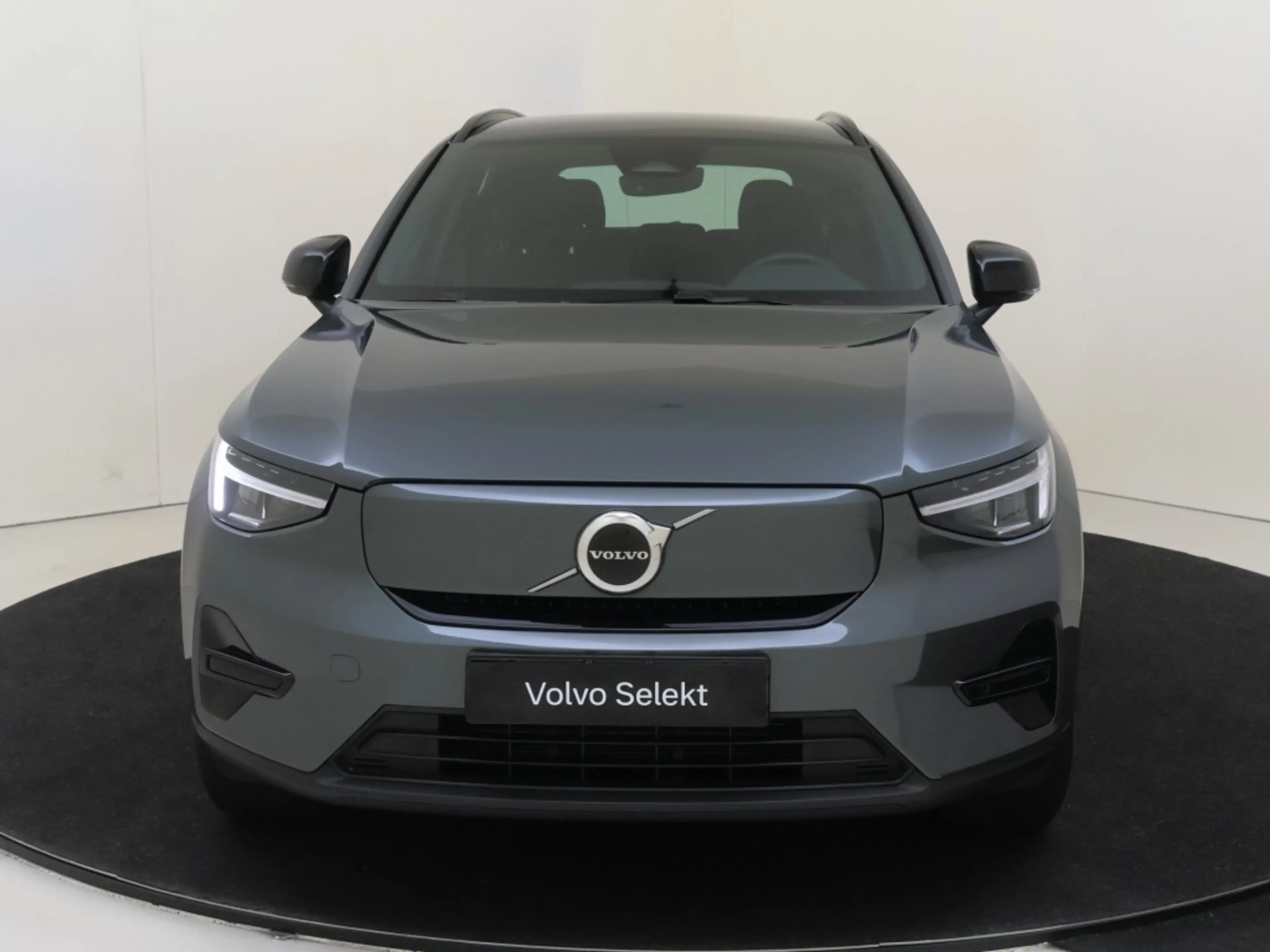 Volvo EX40 Extended Plus 82 kWh | Trekhaak | All-Seasonbanden — photo 3