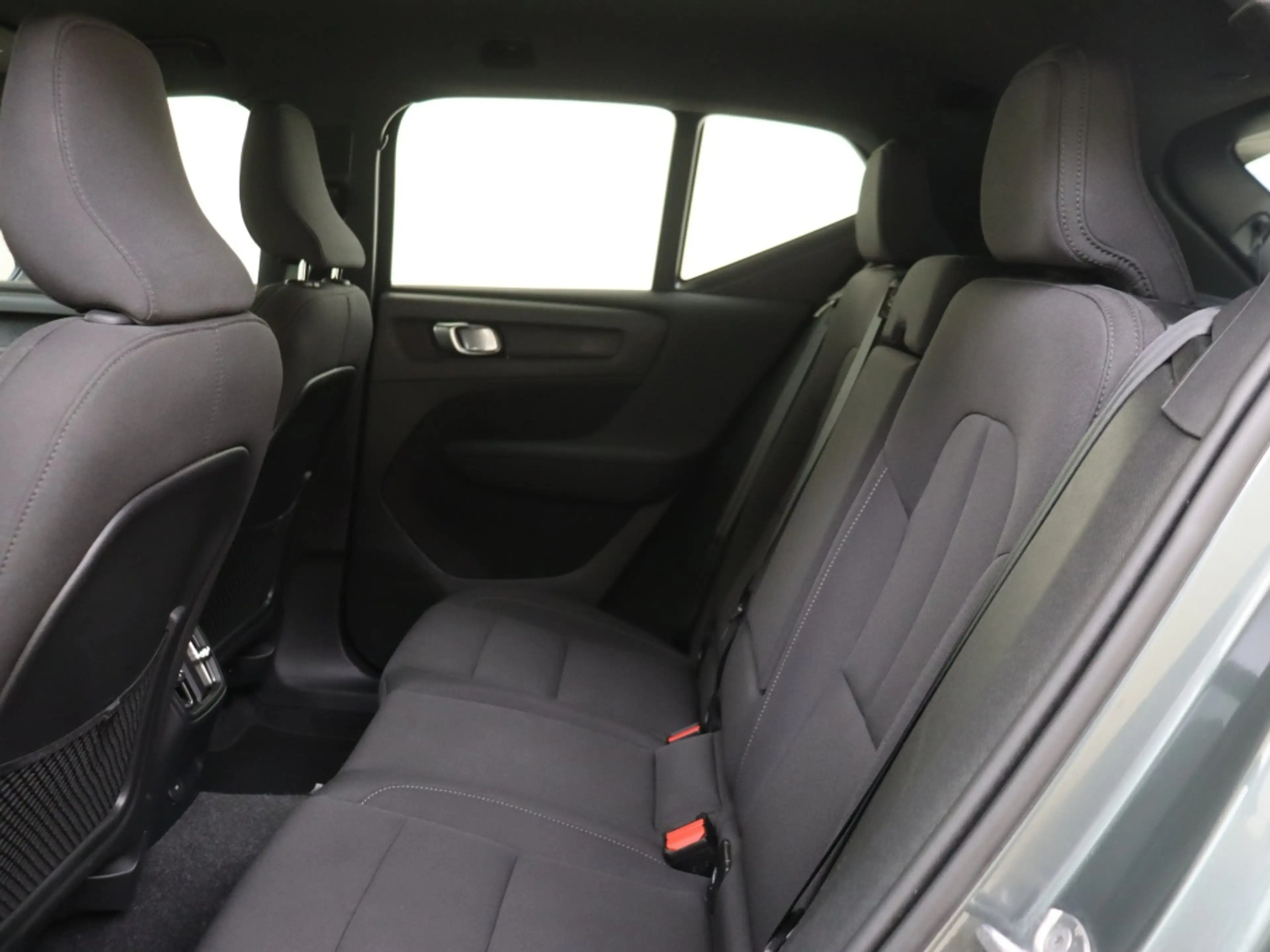 Volvo EX40 Extended Plus 82 kWh | Trekhaak | All-Seasonbanden — photo 9