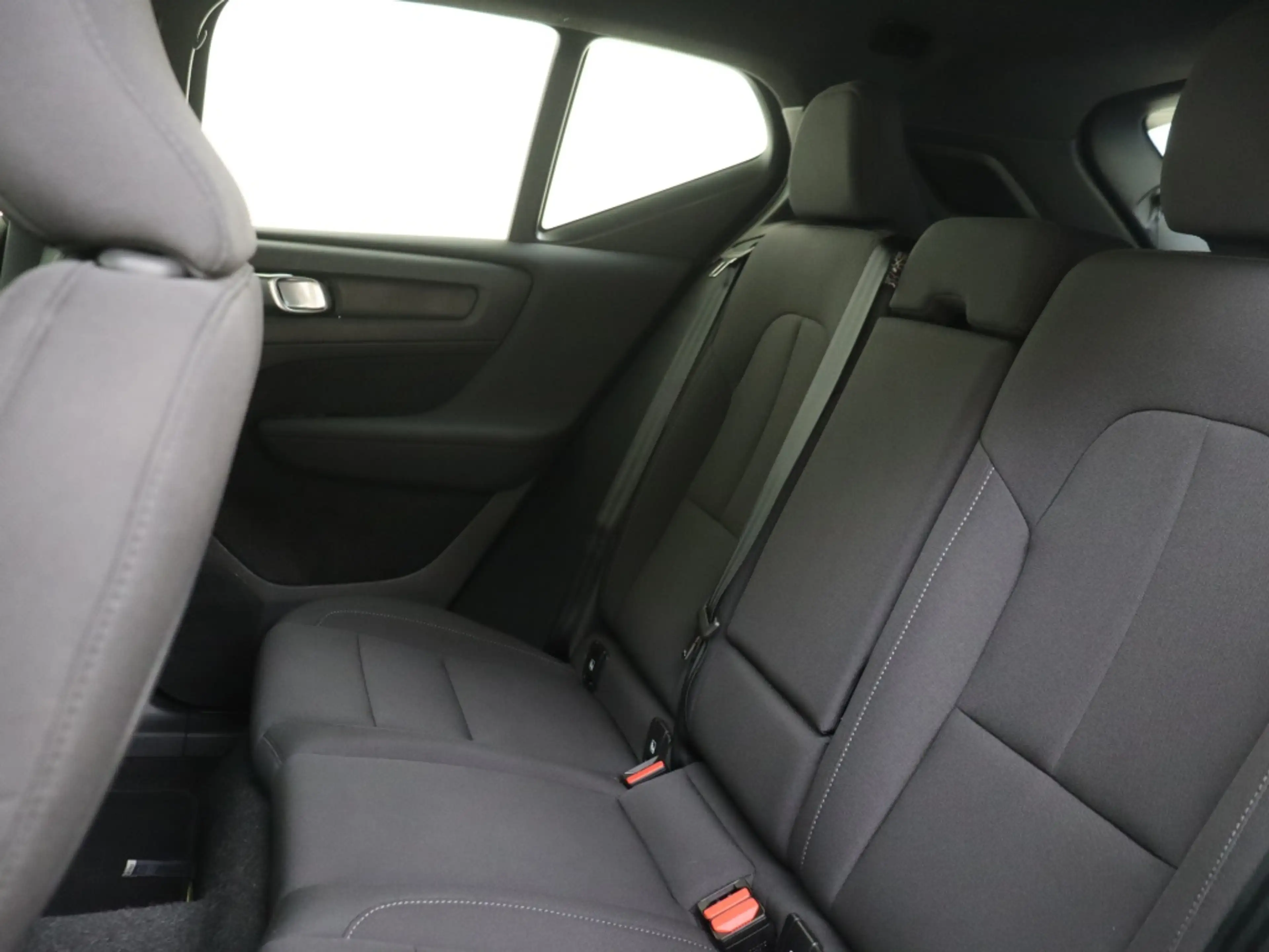 Volvo EX40 Extended Plus 82 kWh | Trekhaak | All-Seasonbanden — photo 8