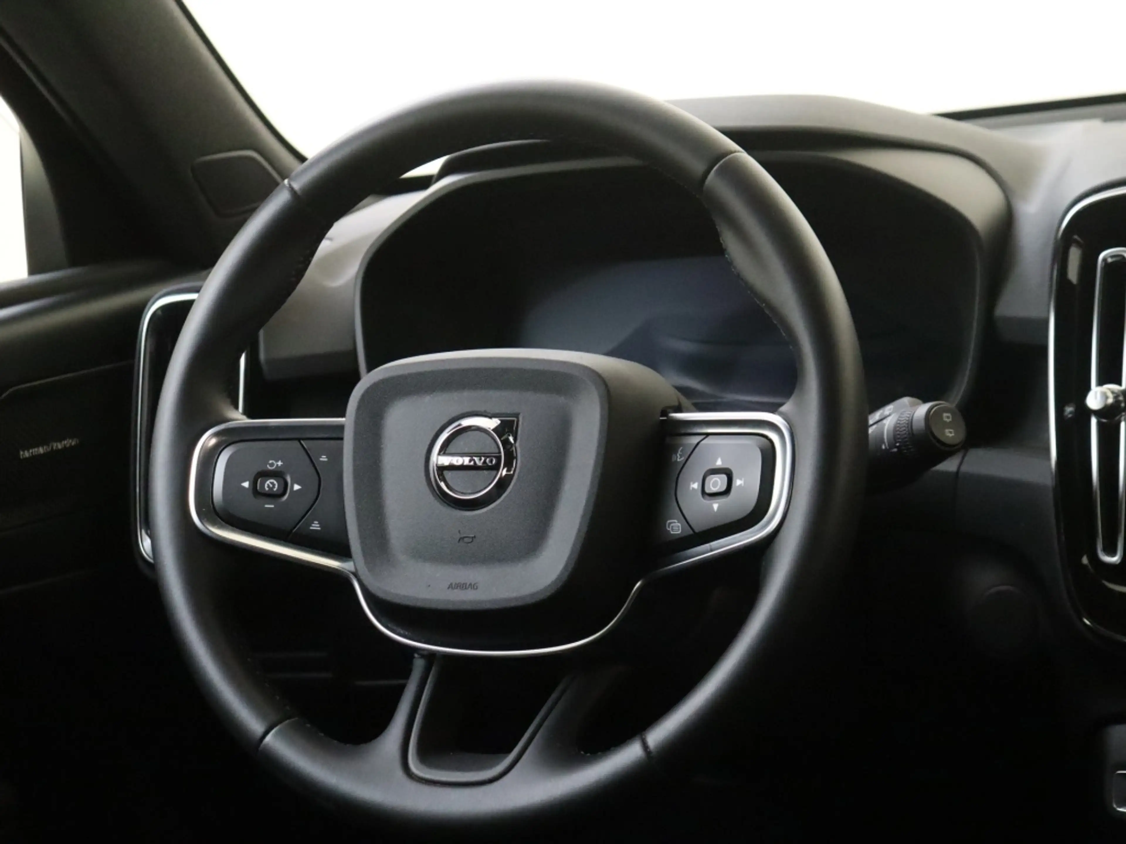 Volvo EX40 Extended Plus 82 kWh | Trekhaak | All-Seasonbanden — photo 11