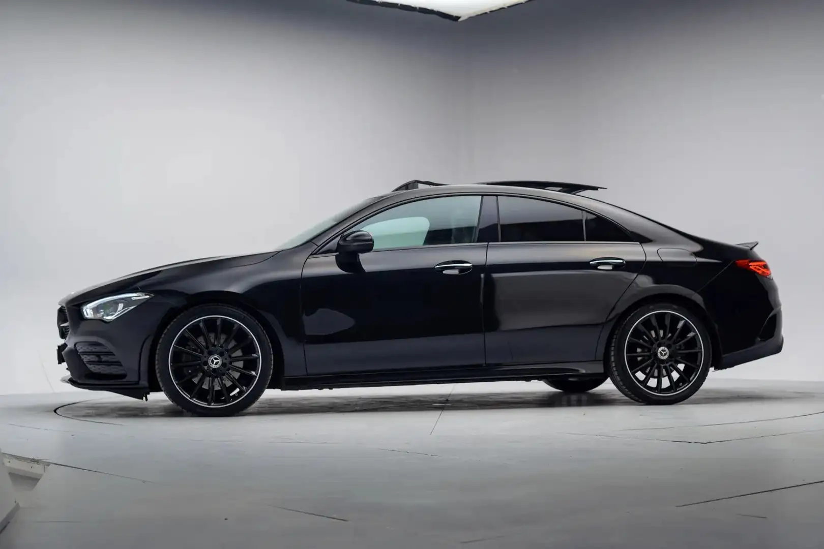 Mercedes-Benz CLA 200 Premium Plus AMG [ Panoramadak Ambiant light Memor Zwart - 2