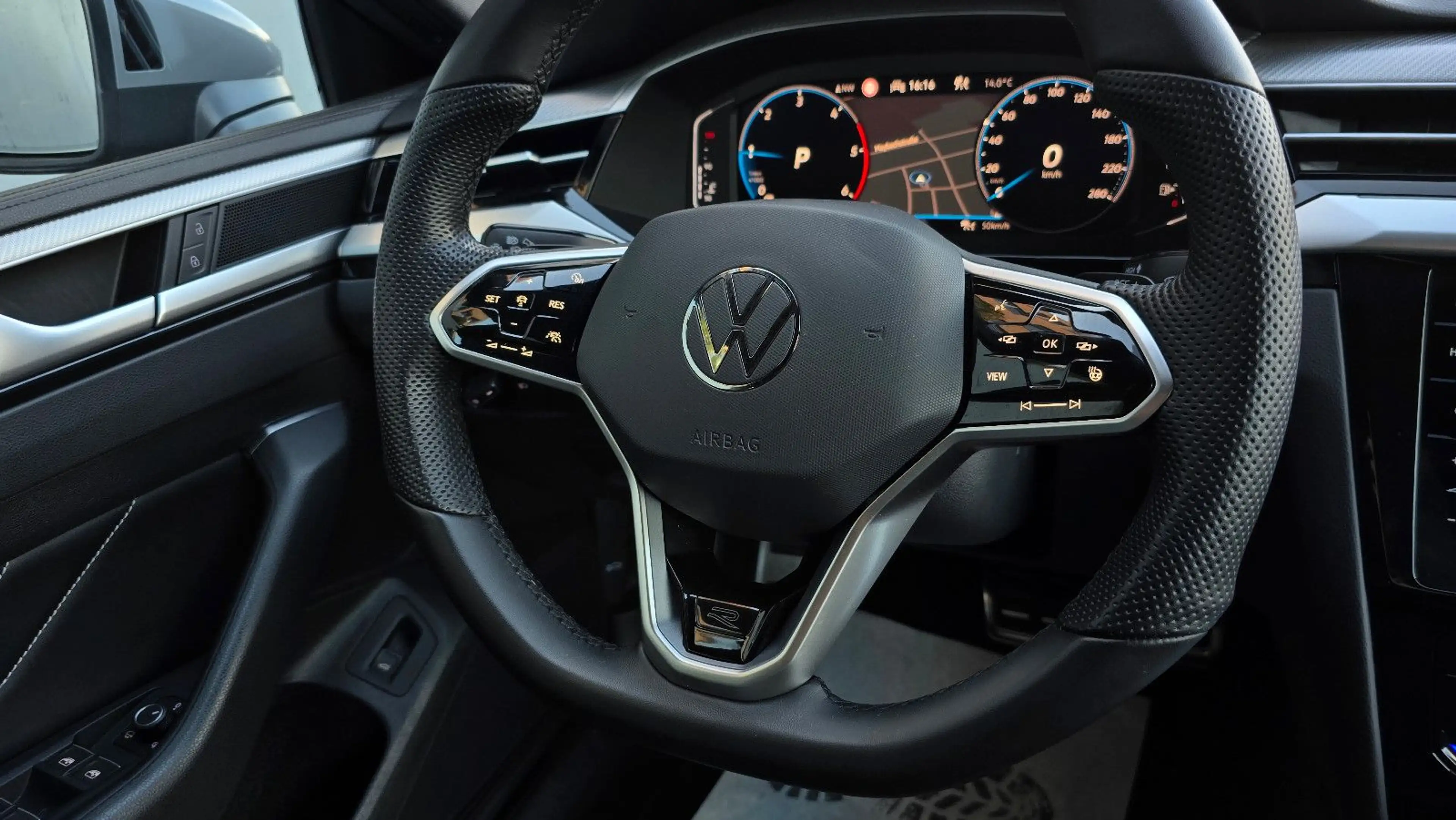 Volkswagen Arteon 2.0TDI DSG 3 x R-Line Pano/Nav/ACC/AHK/19 — photo 12