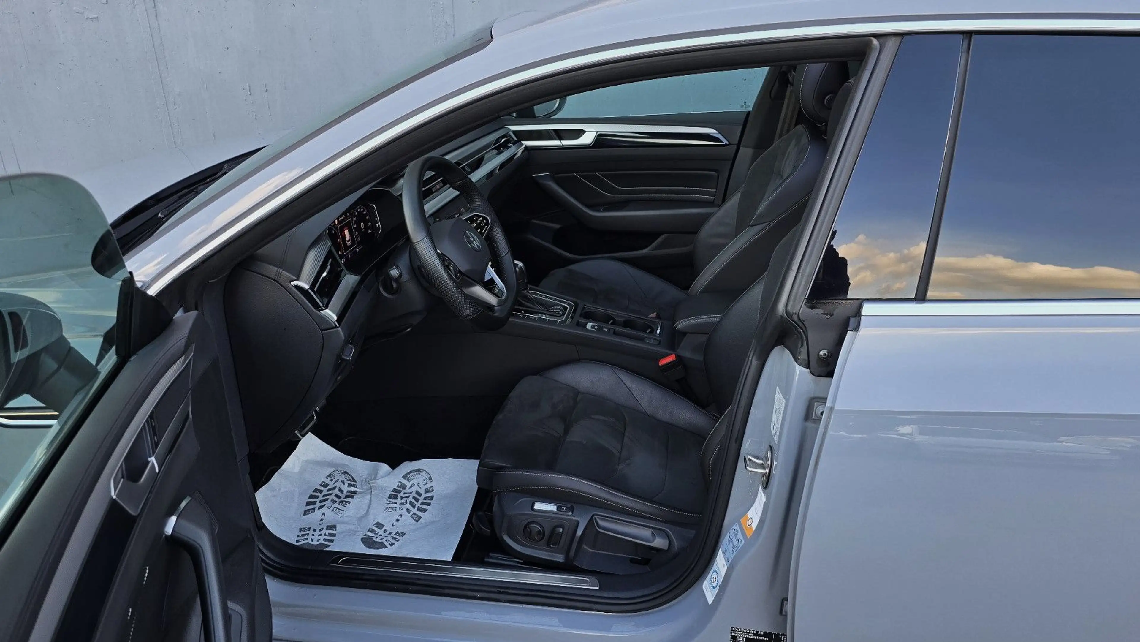 Volkswagen Arteon 2.0TDI DSG 3 x R-Line Pano/Nav/ACC/AHK/19 — photo 6