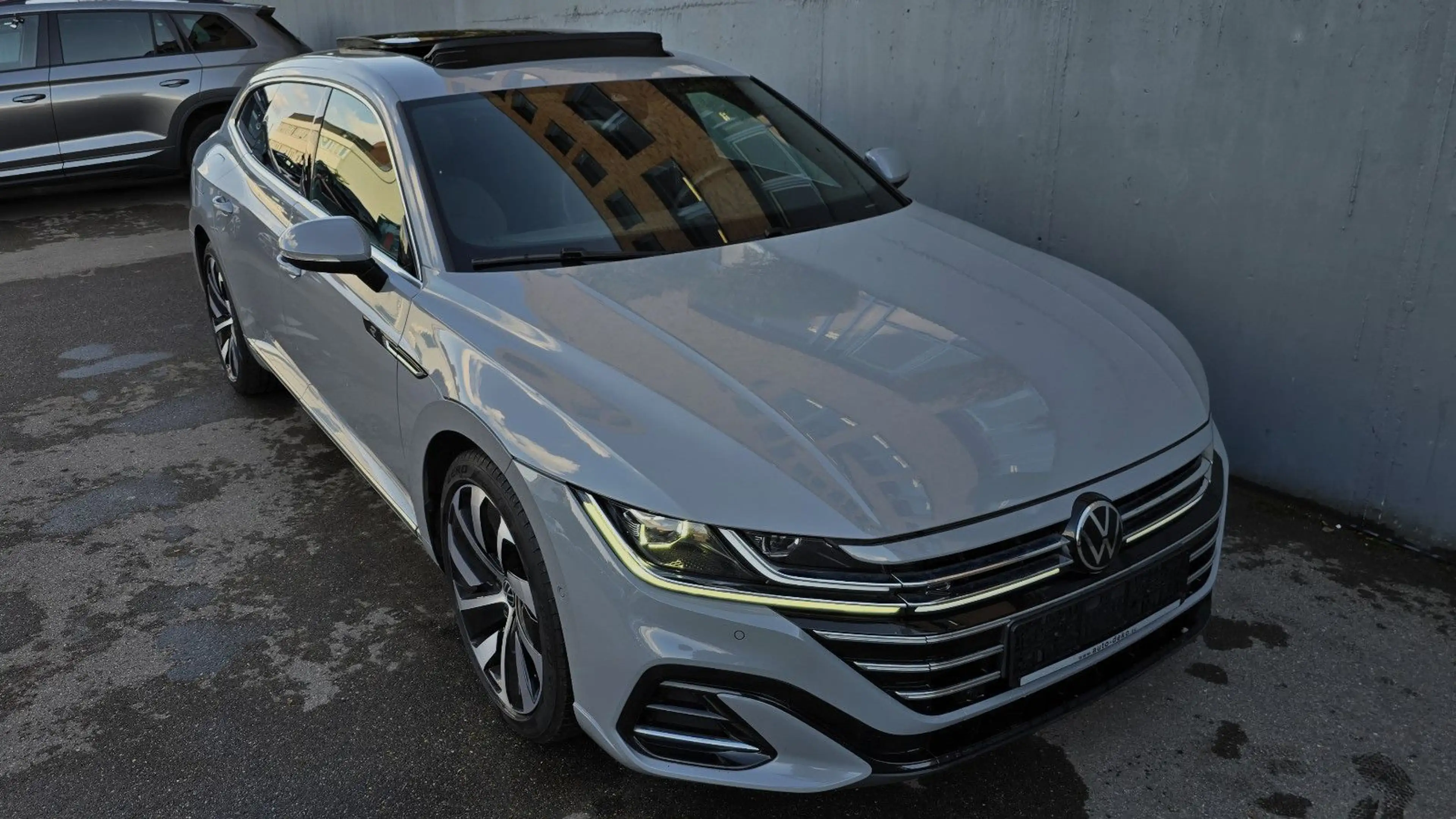 Volkswagen Arteon 2.0TDI DSG 3 x R-Line Pano/Nav/ACC/AHK/19 — photo 2