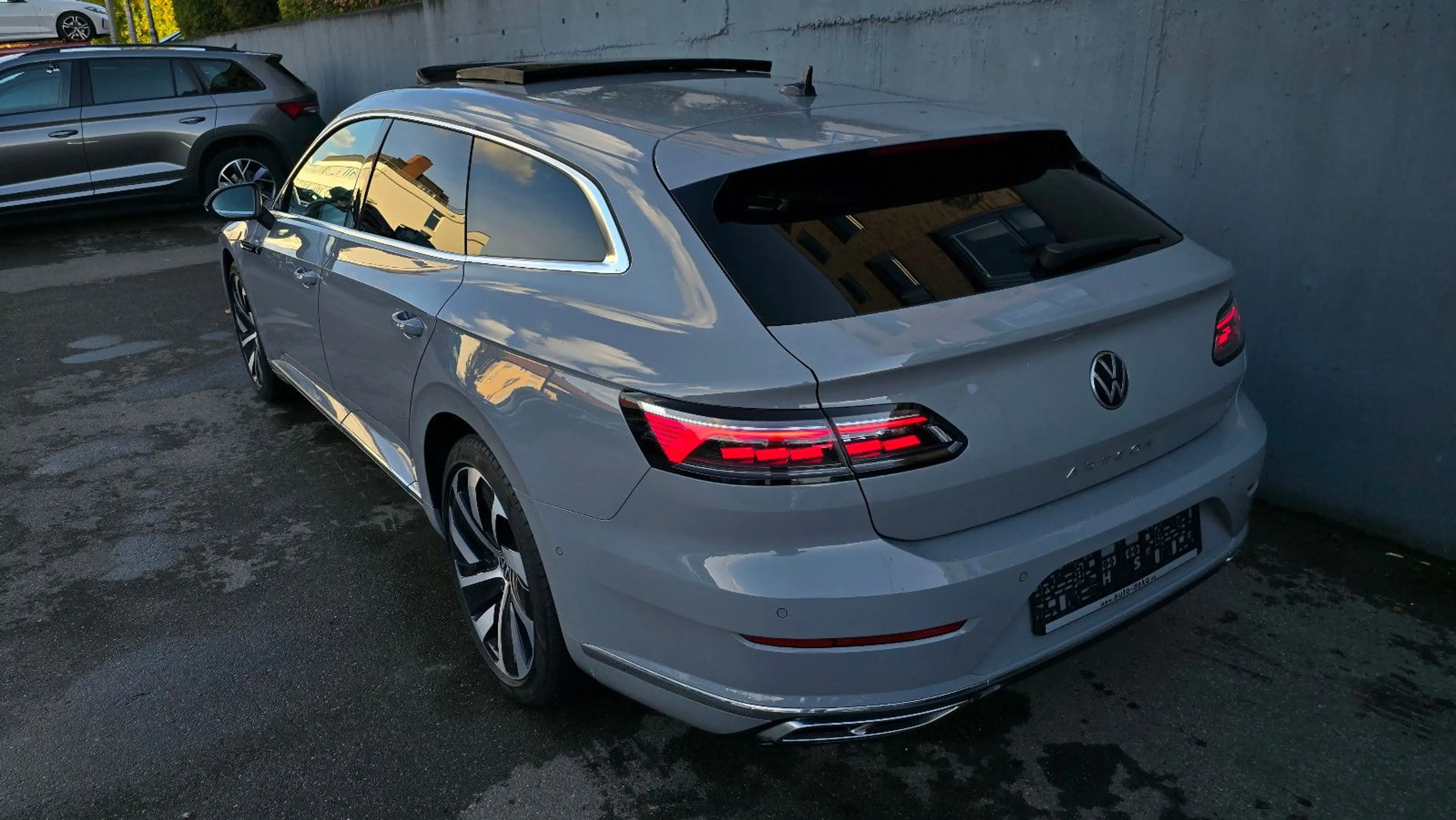 Volkswagen Arteon 2.0TDI DSG 3 x R-Line Pano/Nav/ACC/AHK/19 — photo 4