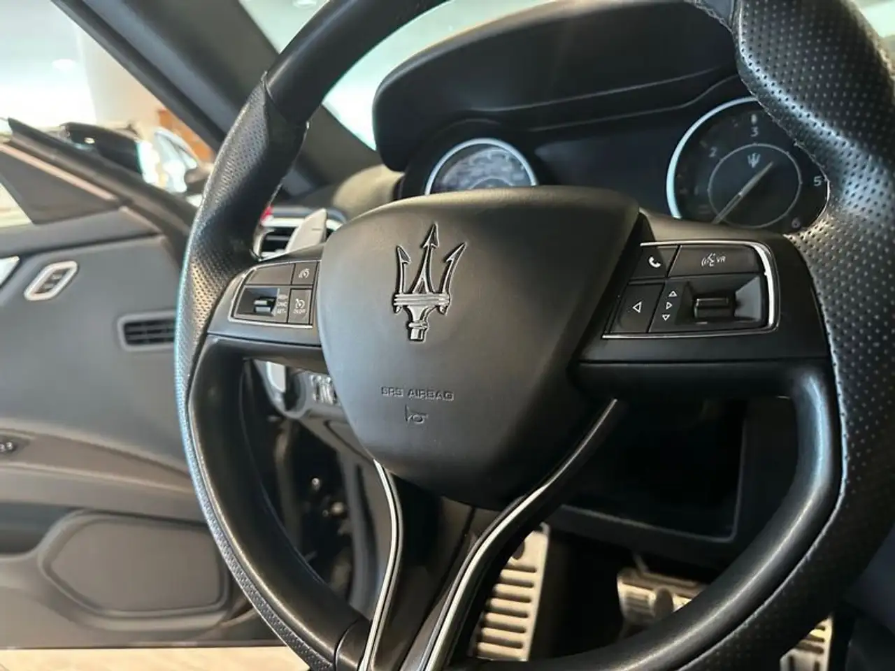 Maserati Ghibli 2021 — фото 10