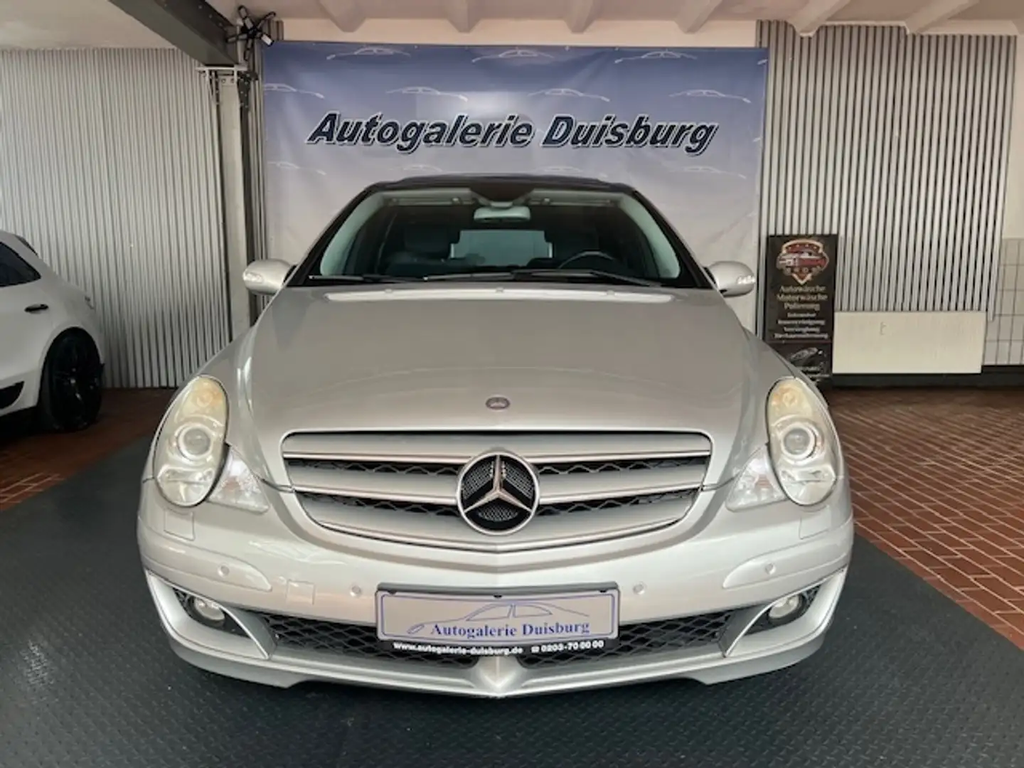 Mercedes-Benz R 320 4Matic 6-Sitzer Sportp. AHK Pano Luft Navi Bi-Xeno Silber - 2