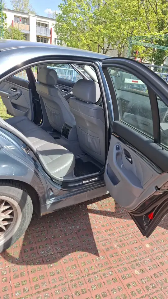 BMW 523i, foto 11