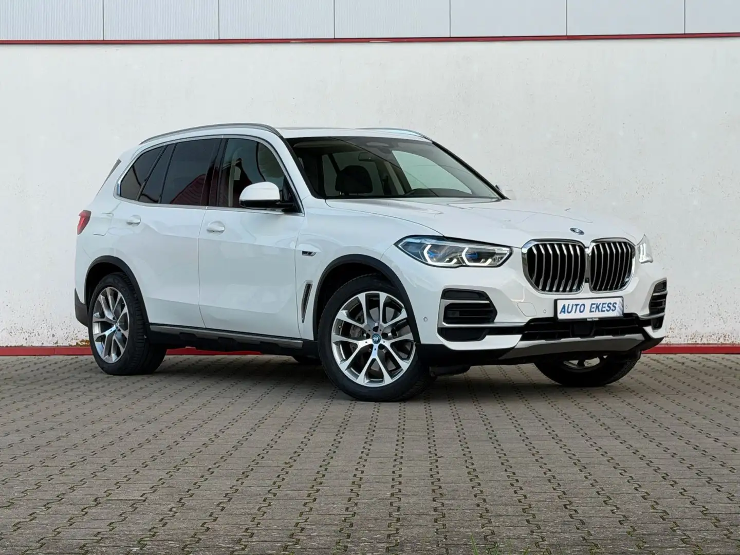 BMW X5 45e xDrive xLine 1.Hd.*LASER*AHK*HuD*360°*ACC Weiß - 1