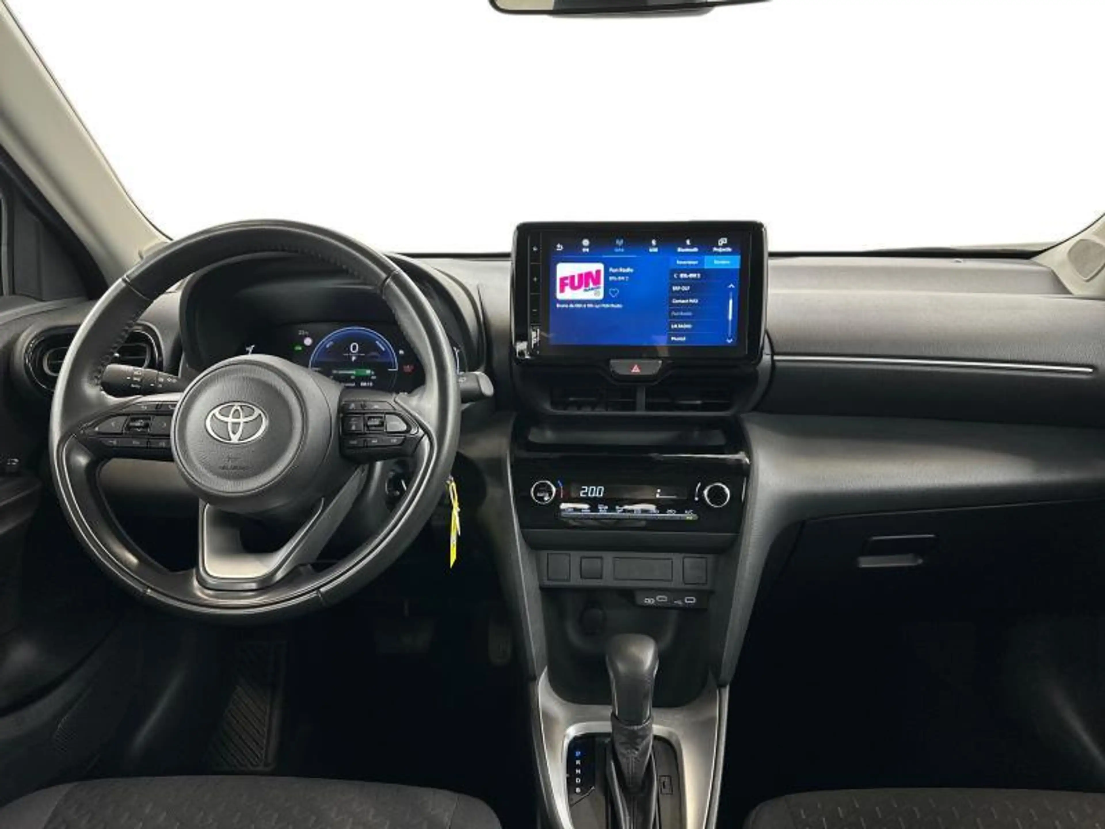 Toyota Yaris Cross 116hp HEV Dynamic | carplay | camera — photo 9
